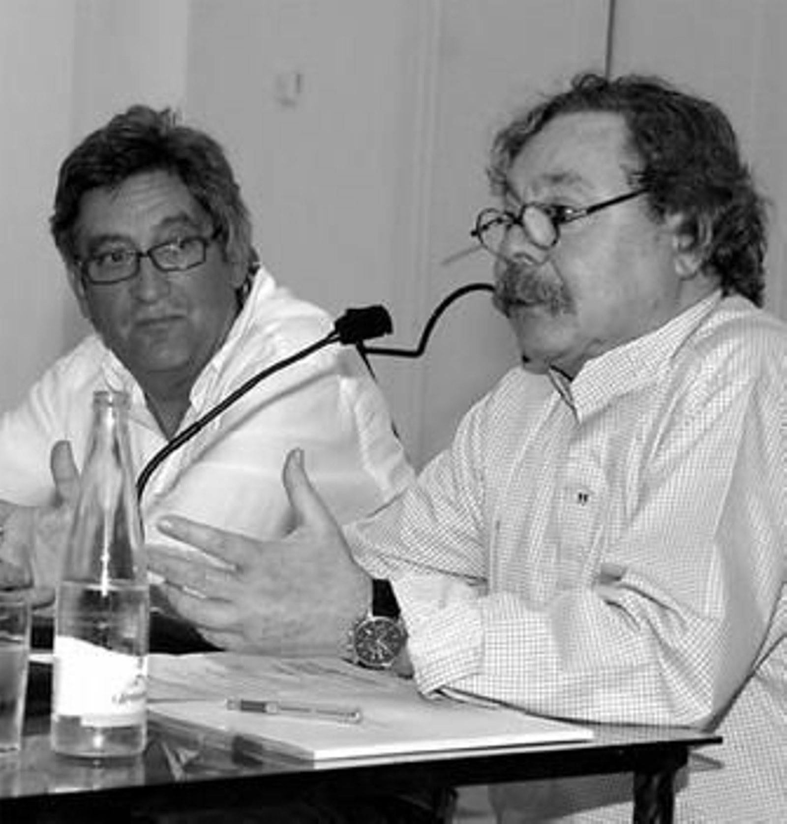 Alberto Corazón, junto a José Antonio Carmona, ayer.