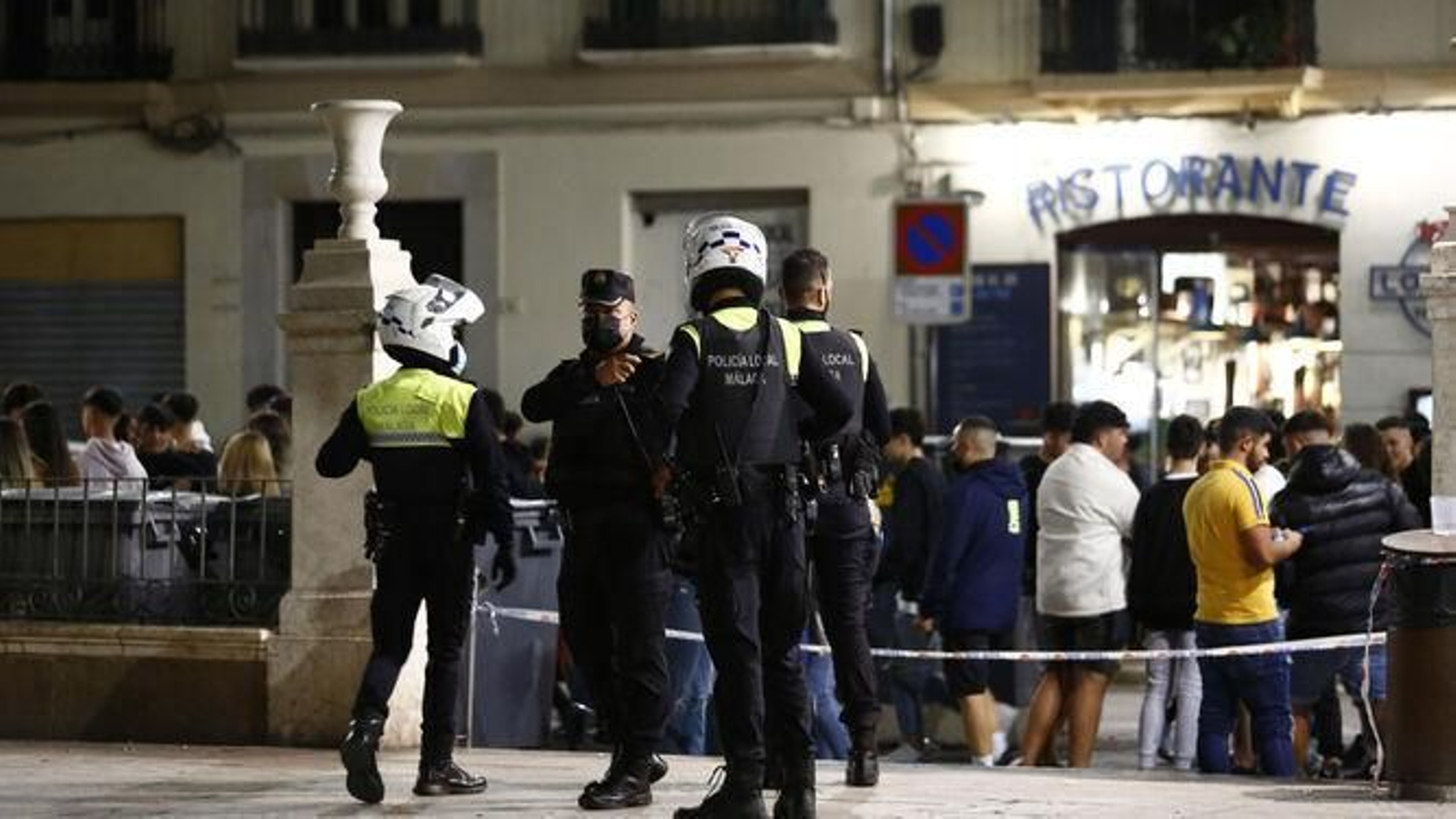 Intervención policial en la plaza de la Merced en una imagen de archivo. Intervención policial en la plaza de la Merced en una imagen de archivo.