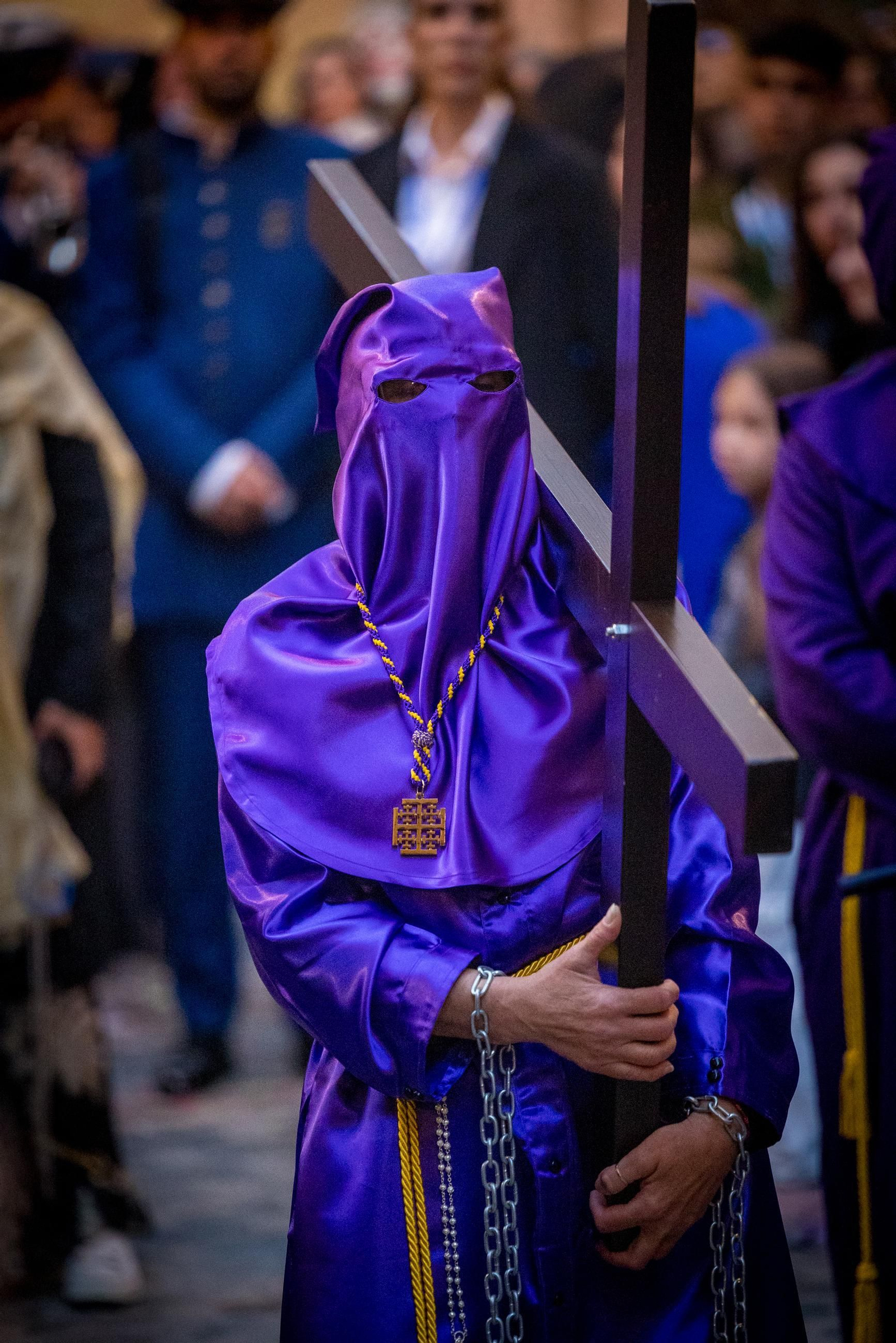 Imágenes de la salida del Nazareno en la Semana Santa de Cádiz 2025