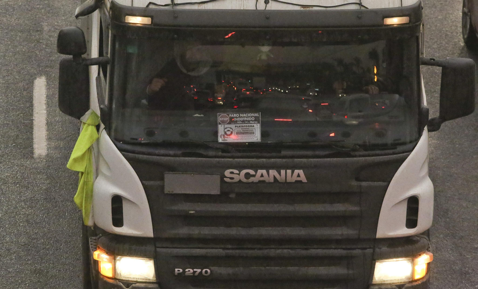 La huelga de transportistas se hace notar en Málaga, en fotos