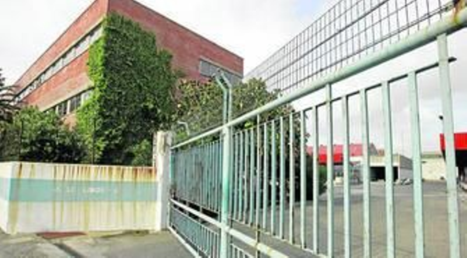 Las instalaciones, ubicadas en la calle Gibraltar, están obsoletas, pero la Junta ha protegido el edificio.