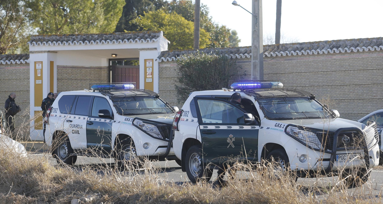 Patrulleros de la Guardia Civil, en una intervención en Sevilla.