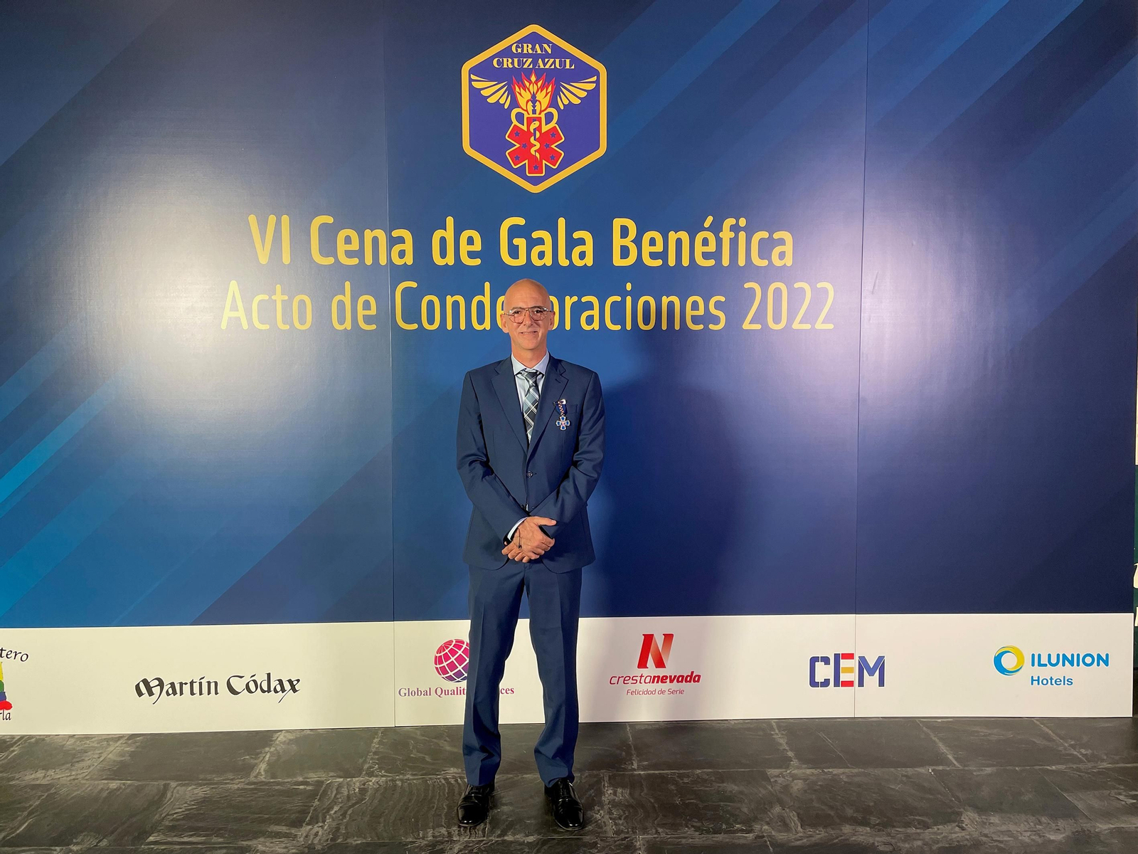 El médico de Urgencias de Quironsalud Málaga Luis Ayala, Medalla de Oro de la Cruz Azul de Emergencias. El médico de Urgencias de Quironsalud Málaga Luis Ayala, Medalla de Oro de la Cruz Azul de Emergencias.