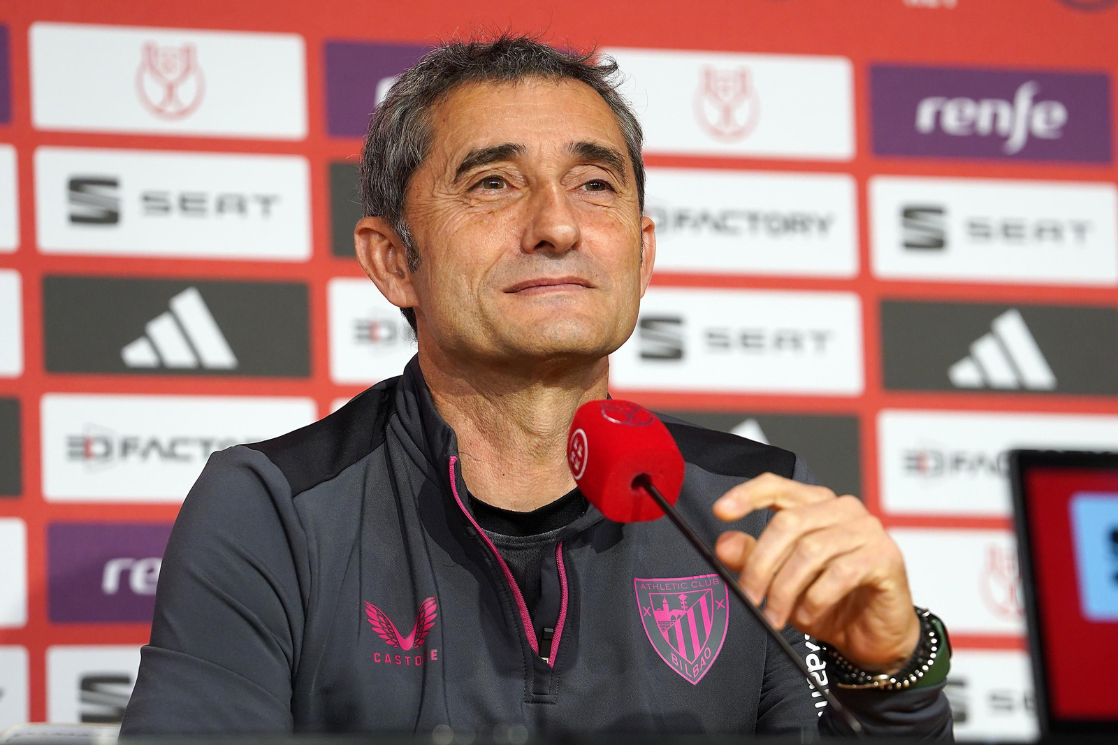 Imágenes del buen ambiente entre el Athletic y el Mallorca