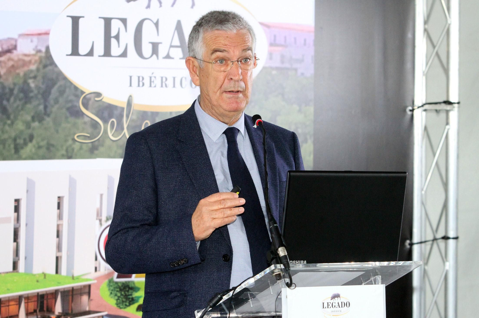 Imágenes de la colocación de la primera piedra de la planta de ElPozo en Jabugo.