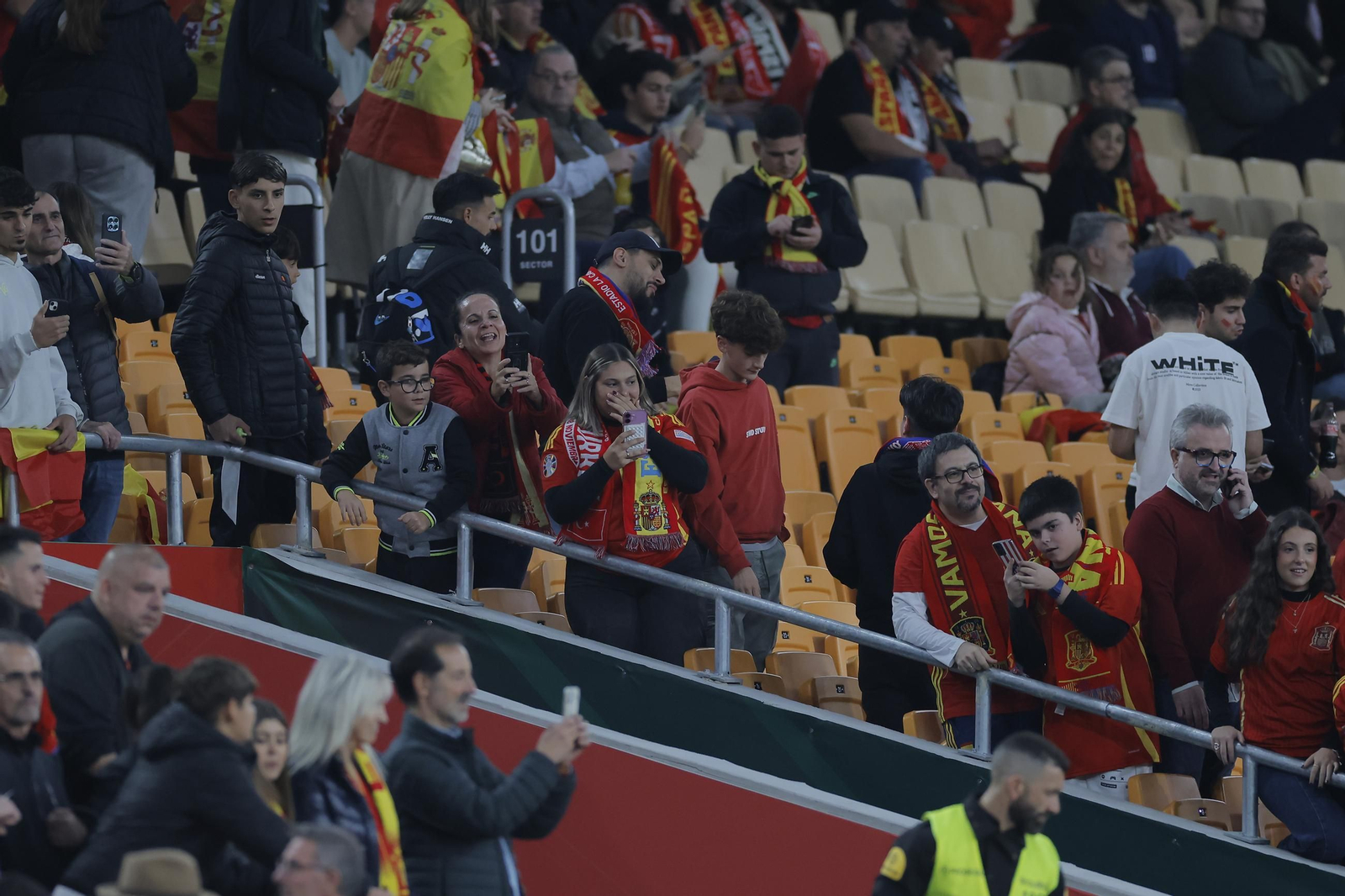 Búscate en las fotos del España - Turquia