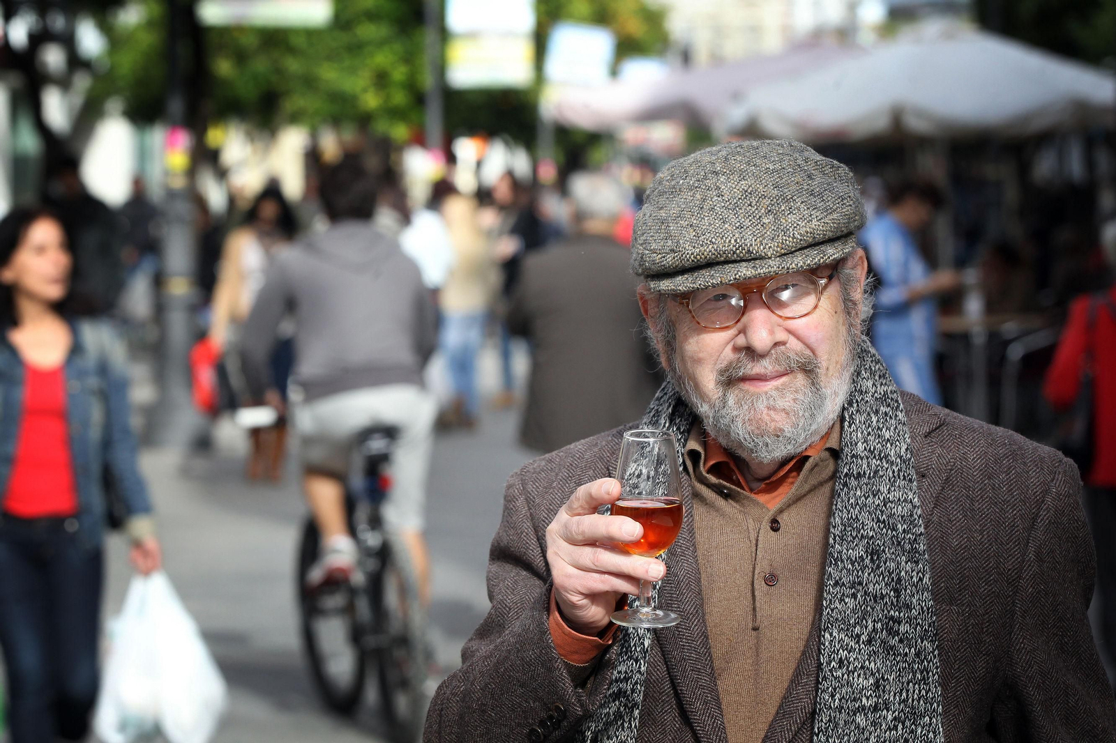 La vida de Caballero Bonald, en imágenes