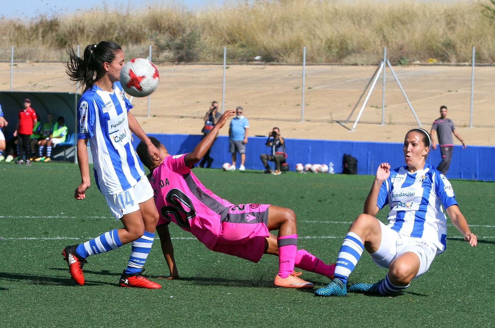El Fundación Cajasol (en la imagen ante el Levante) quiere comenzar la segunda vuelta con buen pie.