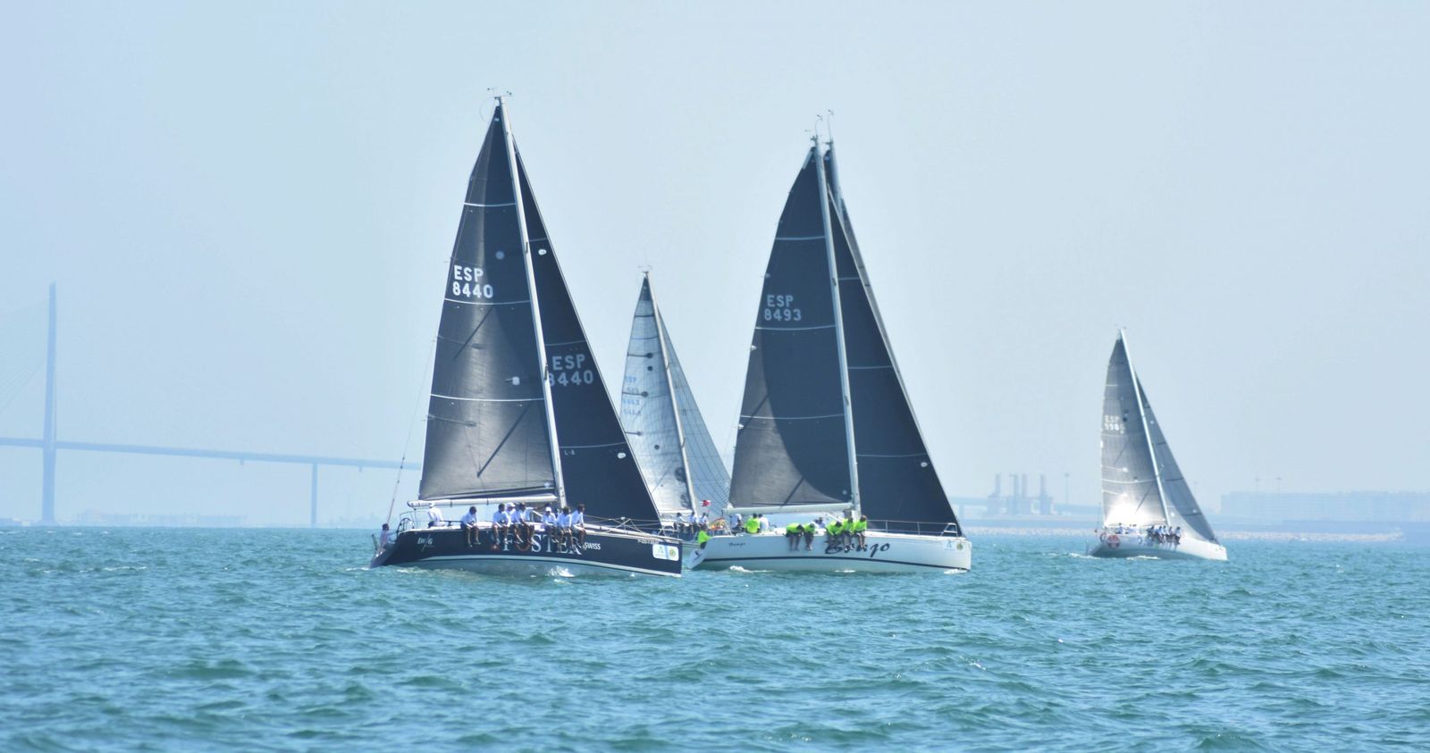 La Semana Náutica acapara la competición en aguas de la Bahía de Cádiz.