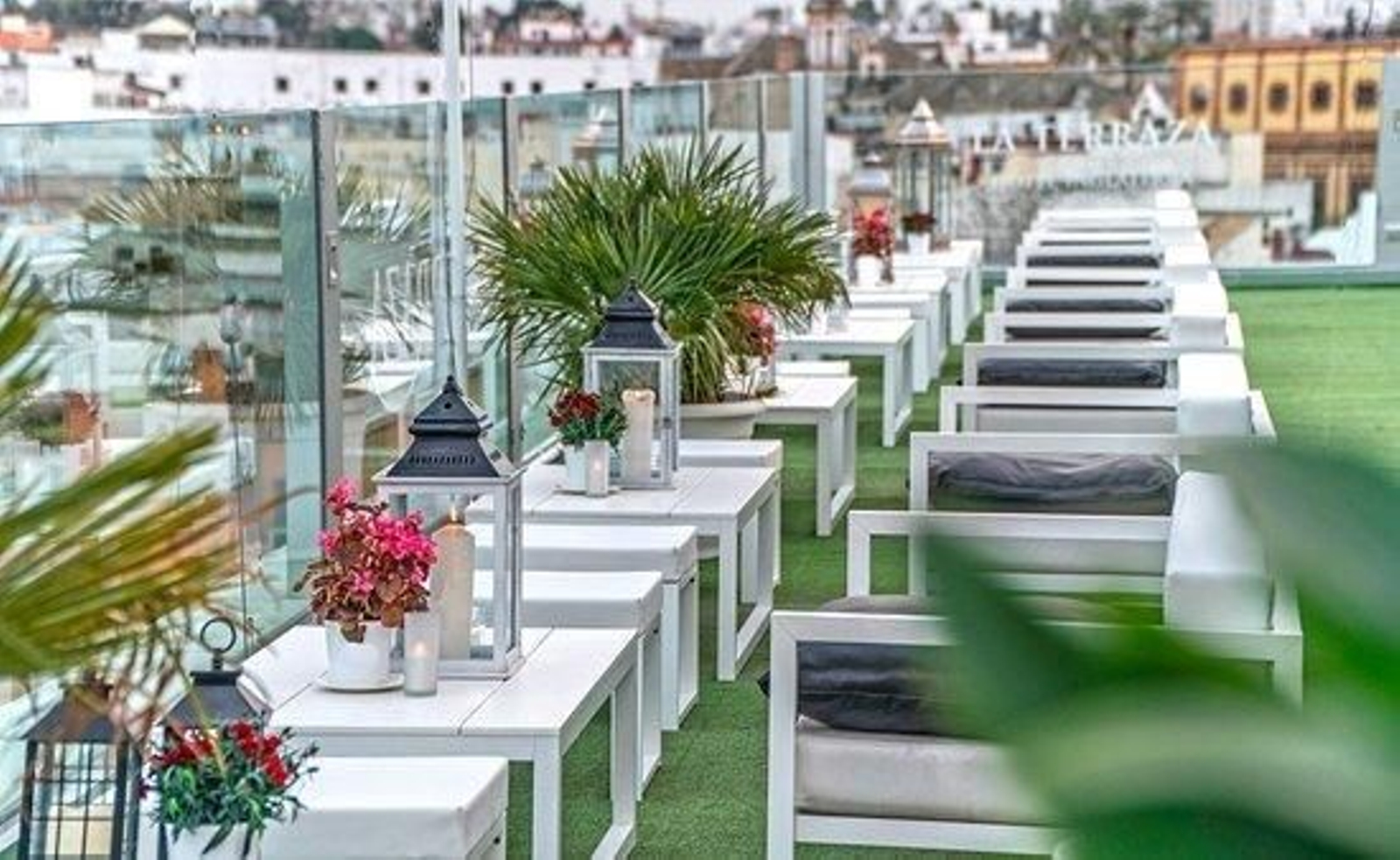 Terraza del hotel Inglaterra.