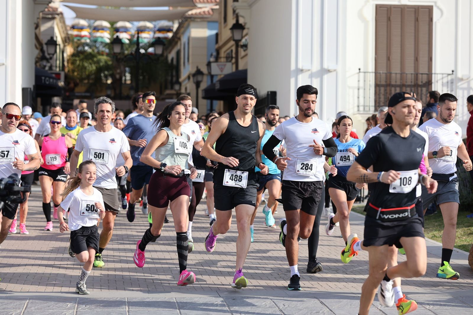 La Carrera Solidaria por el Día de la Mujer McArthurGlen, en fotos
