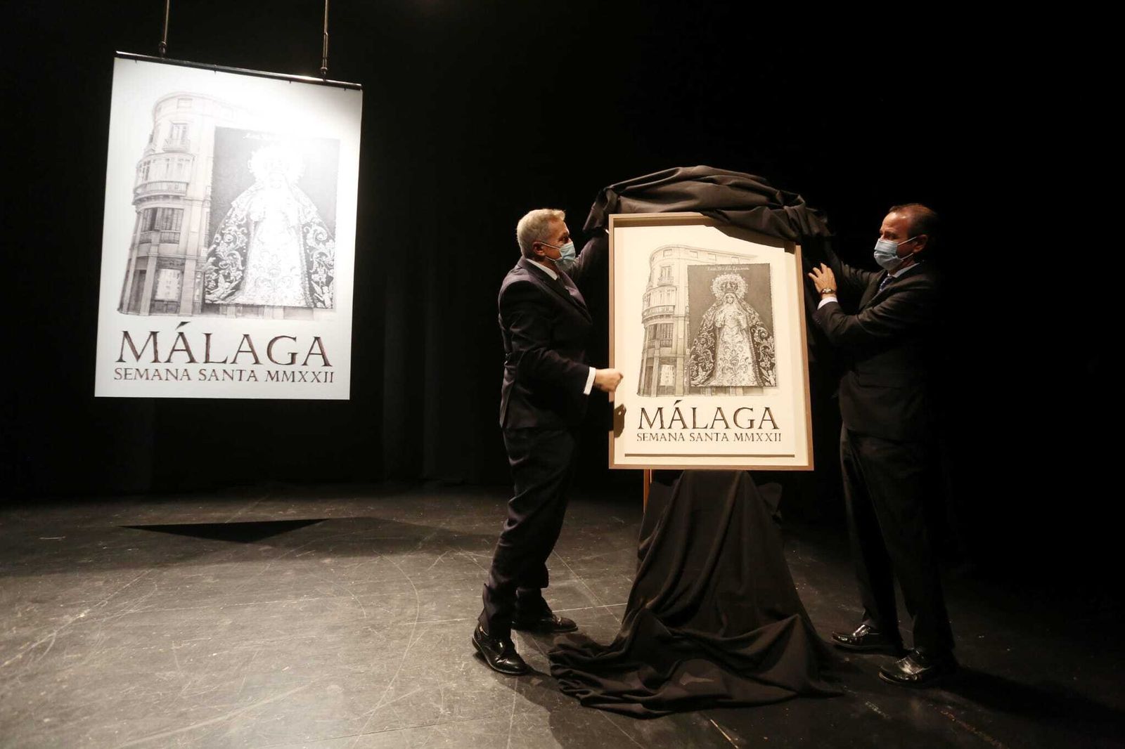Fernando Prini y Pablo Atencia presentando el cartel de la Semana Santa de Málaga 2022