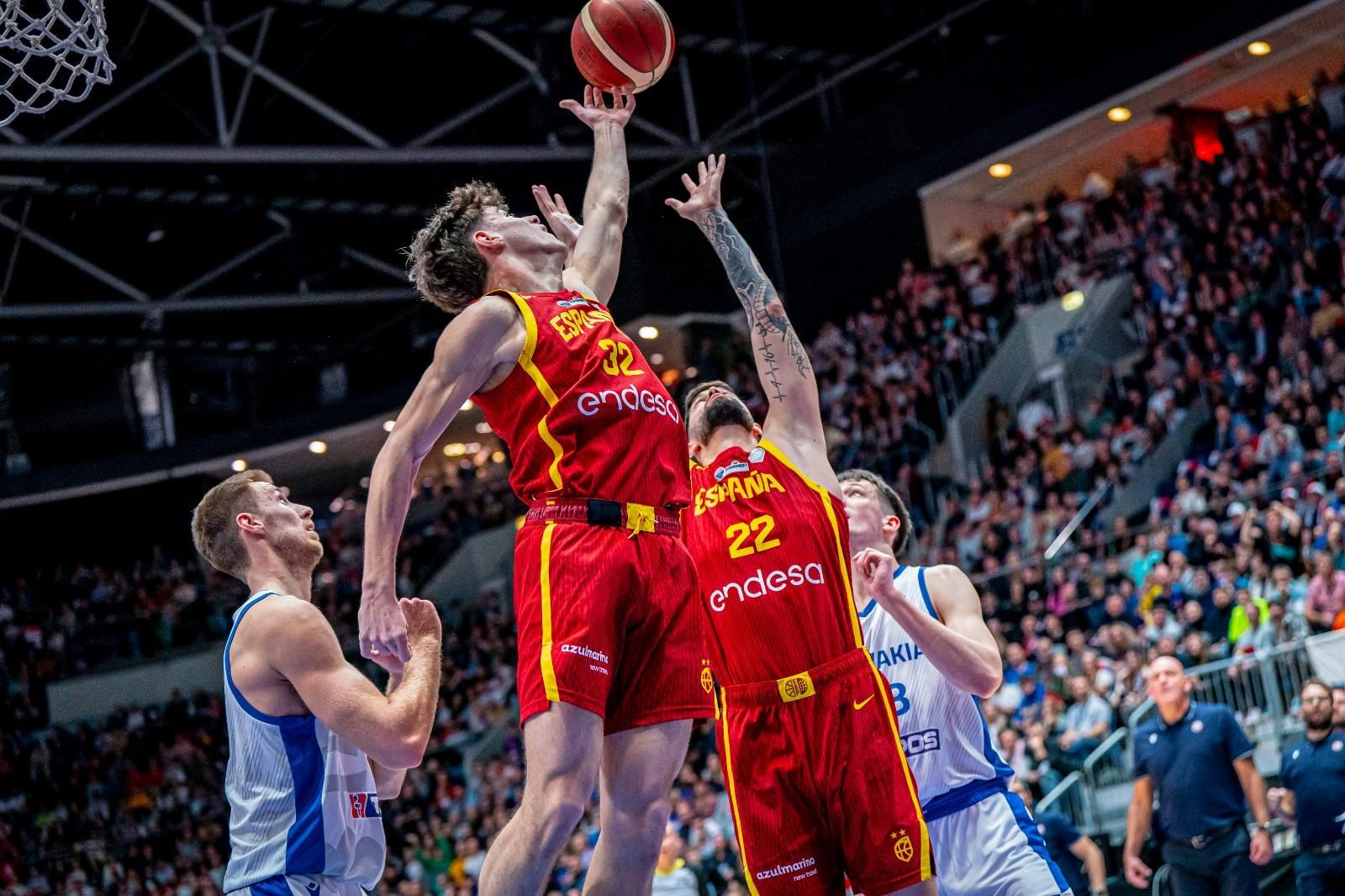 Milagro de España en la locura de Eslovaquia con buena participación de los cajistas