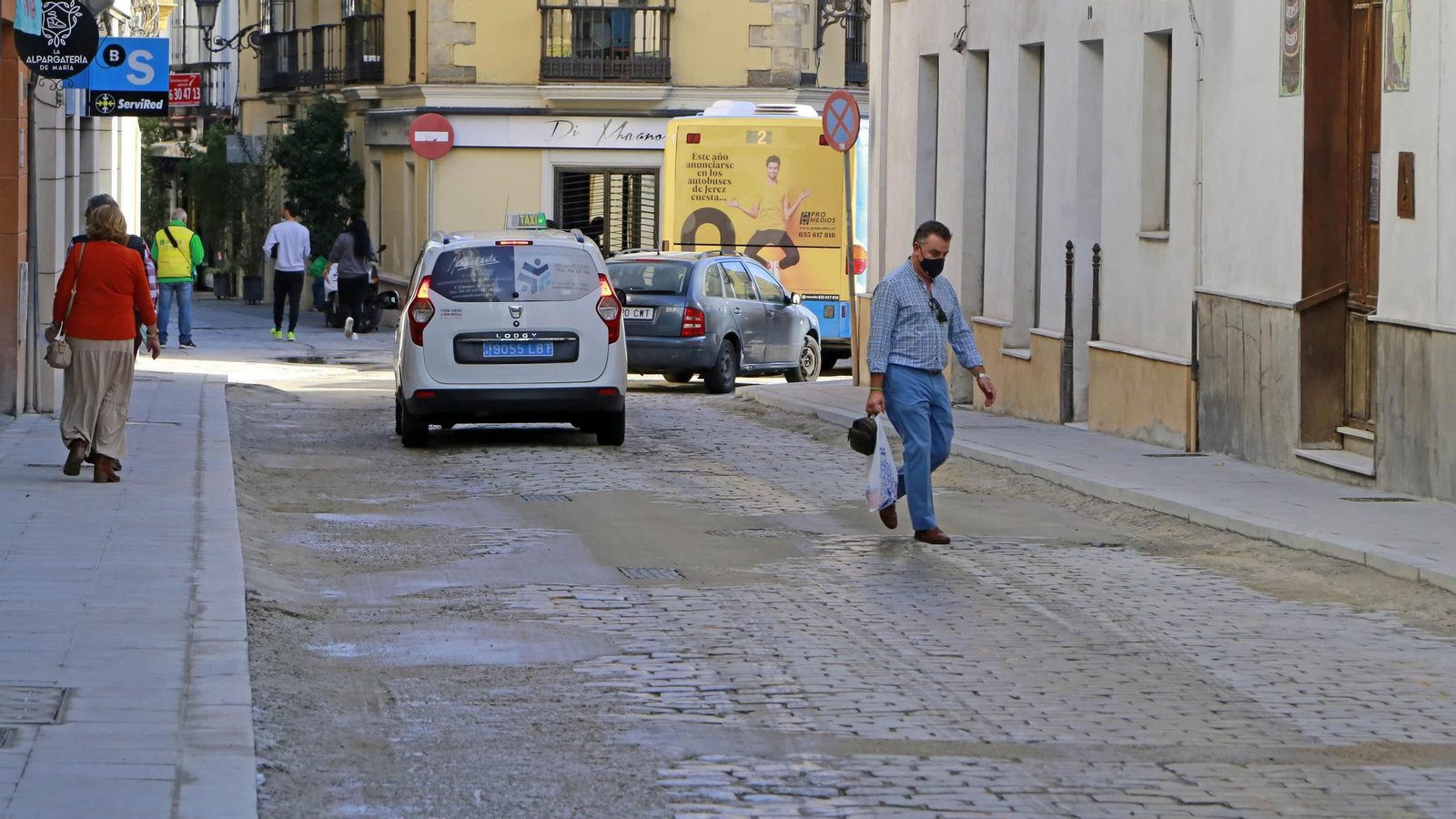 La plaza Esteve recupera la normalidad y a los autobuses