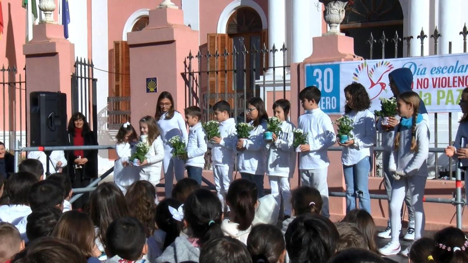 Celebración del Día Escolar de la Paz, en la Plaza de Jesús