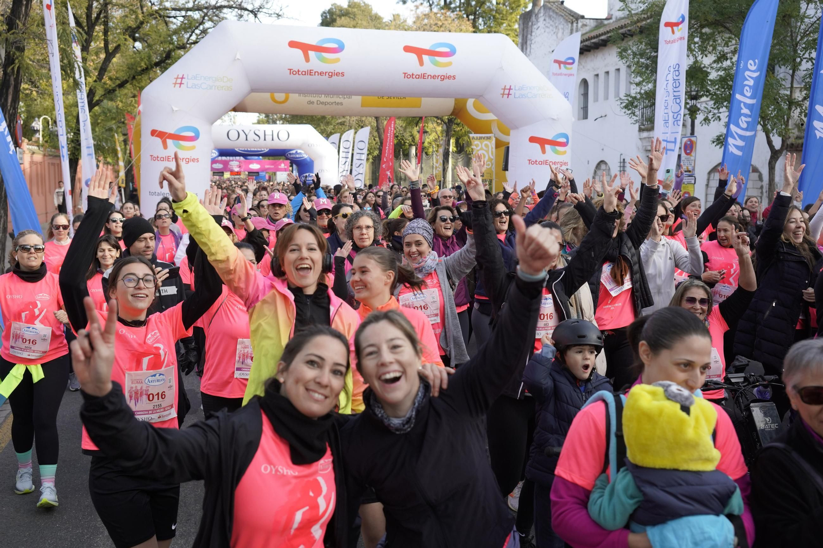 Búscate en las fotos de la Carrera de la Mujer de Sevilla