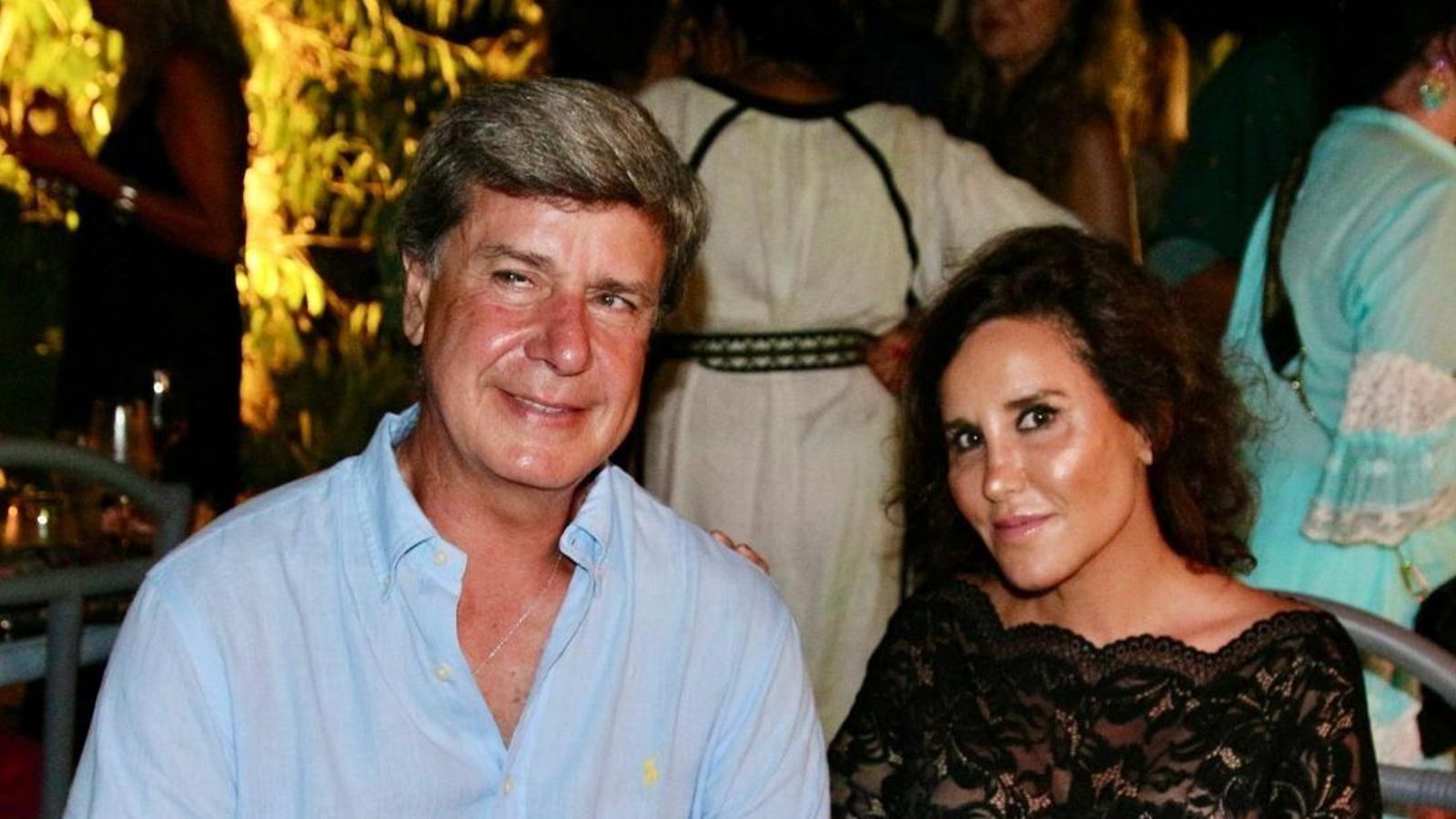 Cayetano Martínez de Irujo y Marta Martínez-Bordiú disfrutando del espectáculo. Cayetano Martínez de Irujo y Marta Martínez-Bordiú disfrutando del espectáculo.