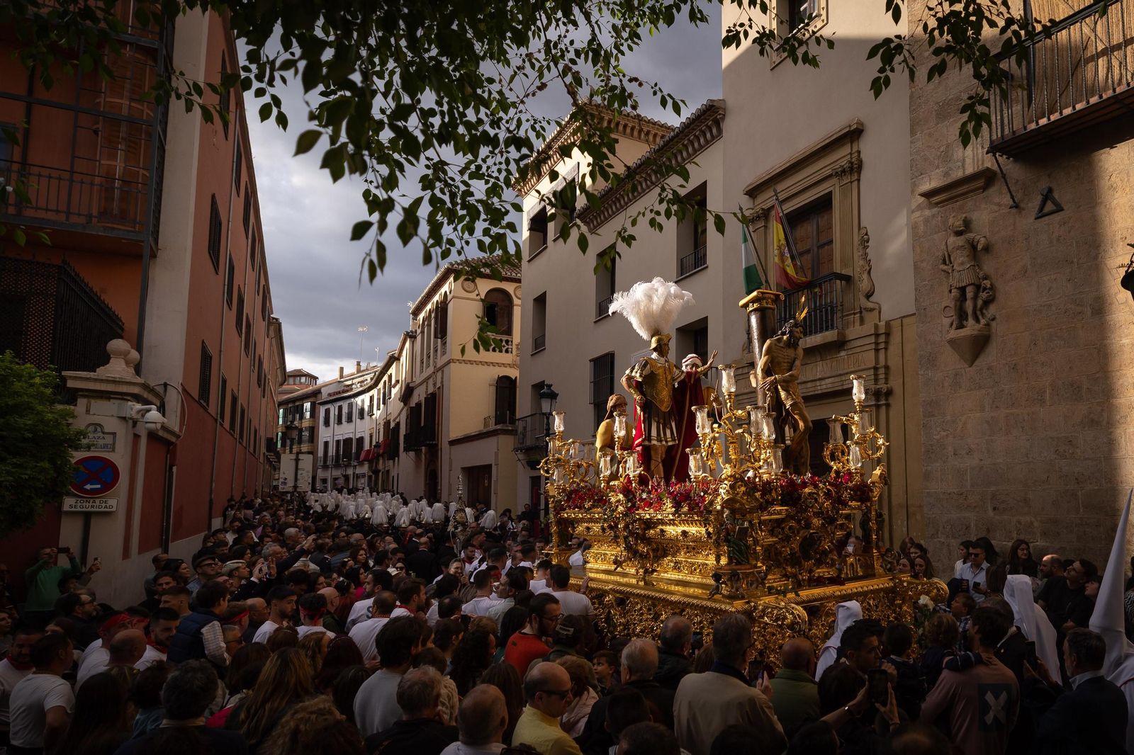 Las mejores fotos del nuevo recorrido por el Realejo de la procesión de la Aurora en el Jueves Santo de Granada