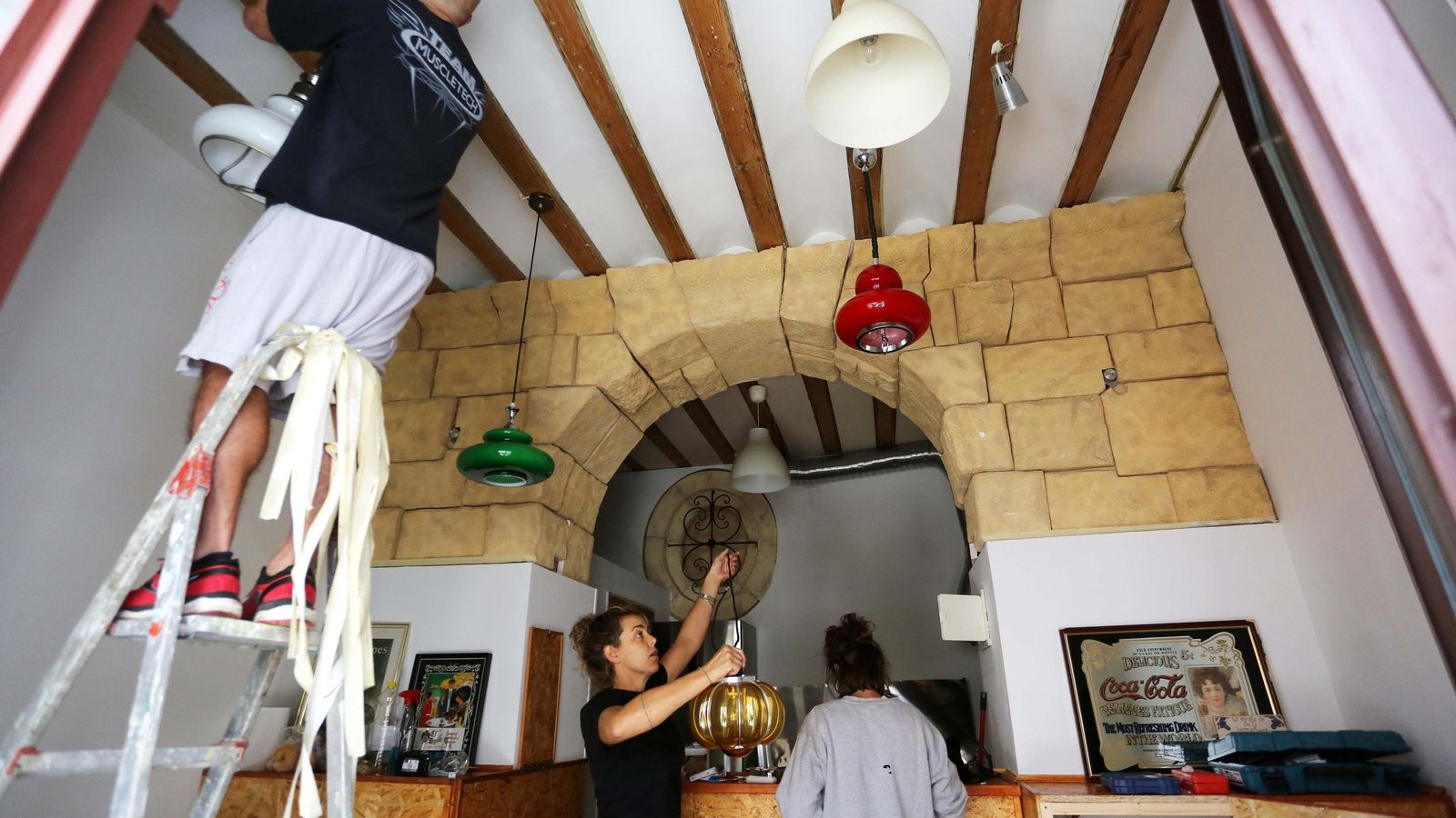 'Bujío', cervecería 'take away' con el que Carla Ruiz y Bea García Angulo se estrenan en calle Caballeros.