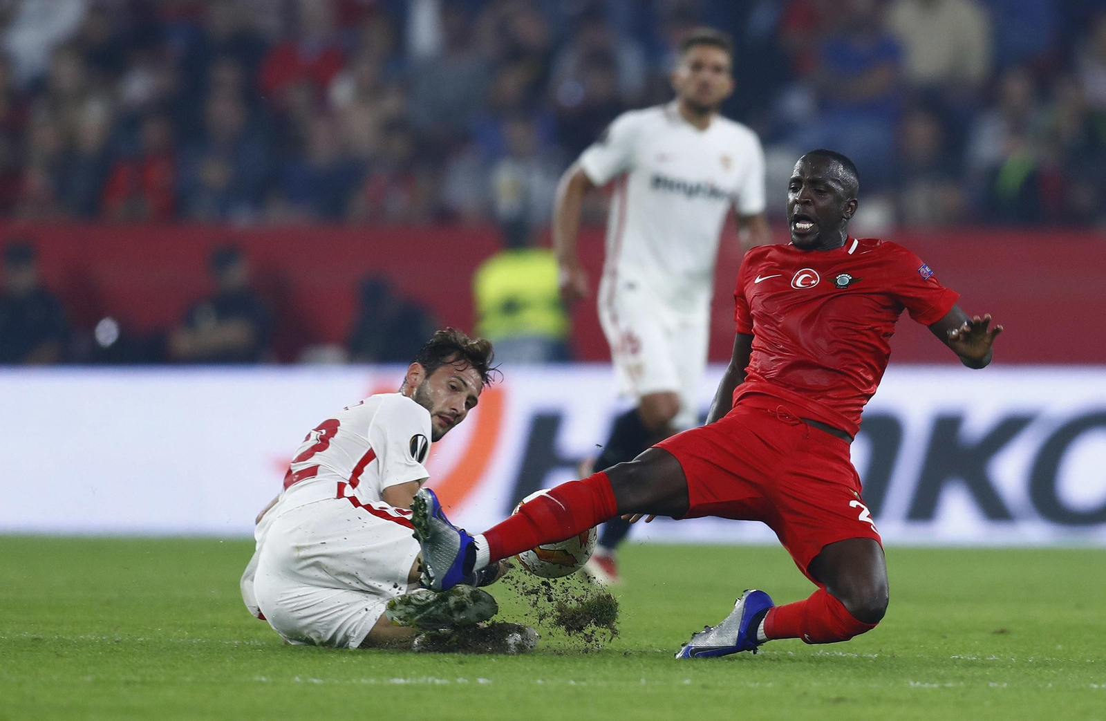 La imágenes del Sevilla-Akhisarspor