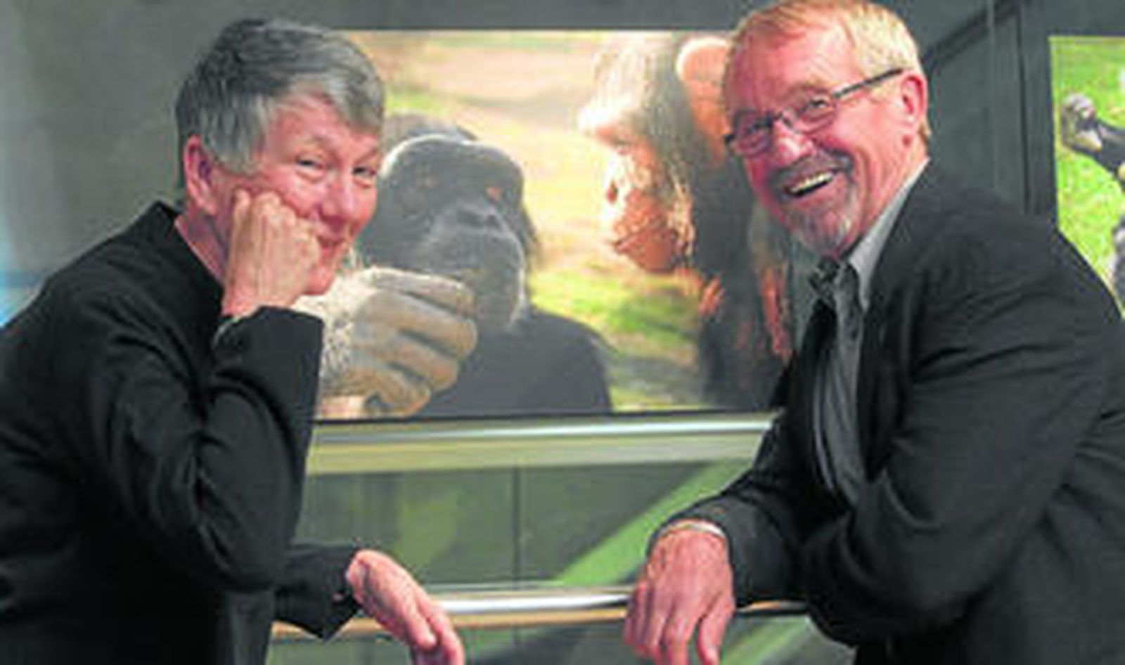 El matrimonio estadounidense formado por Deborah y Roger S. Fouts, que estudian el lenguaje de los chimpancés, en Barcelona.