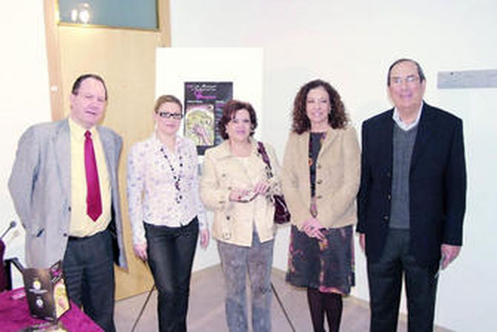Lola de Haro con Lola Benavides, José Antonio López Alemán, Montse Pérez y Juan Gómez.