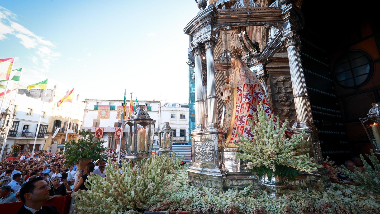 Numerosas varas de nardo adornaban el paso de la Patrona de El Puerto.