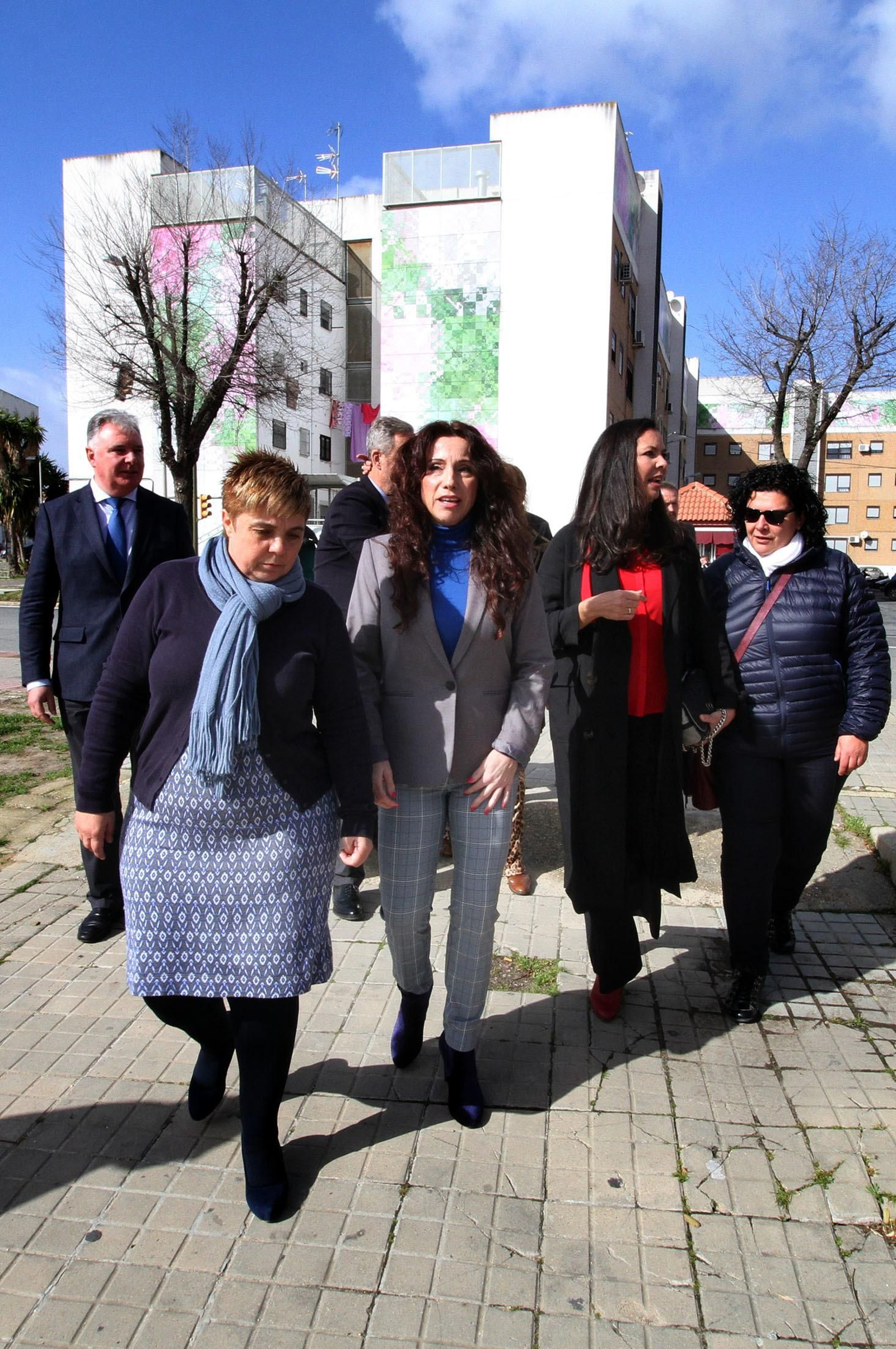La consejera Rocío Ruiz visita el Centro Social Joaquín Martín Jiménez "Quini", en imágenes