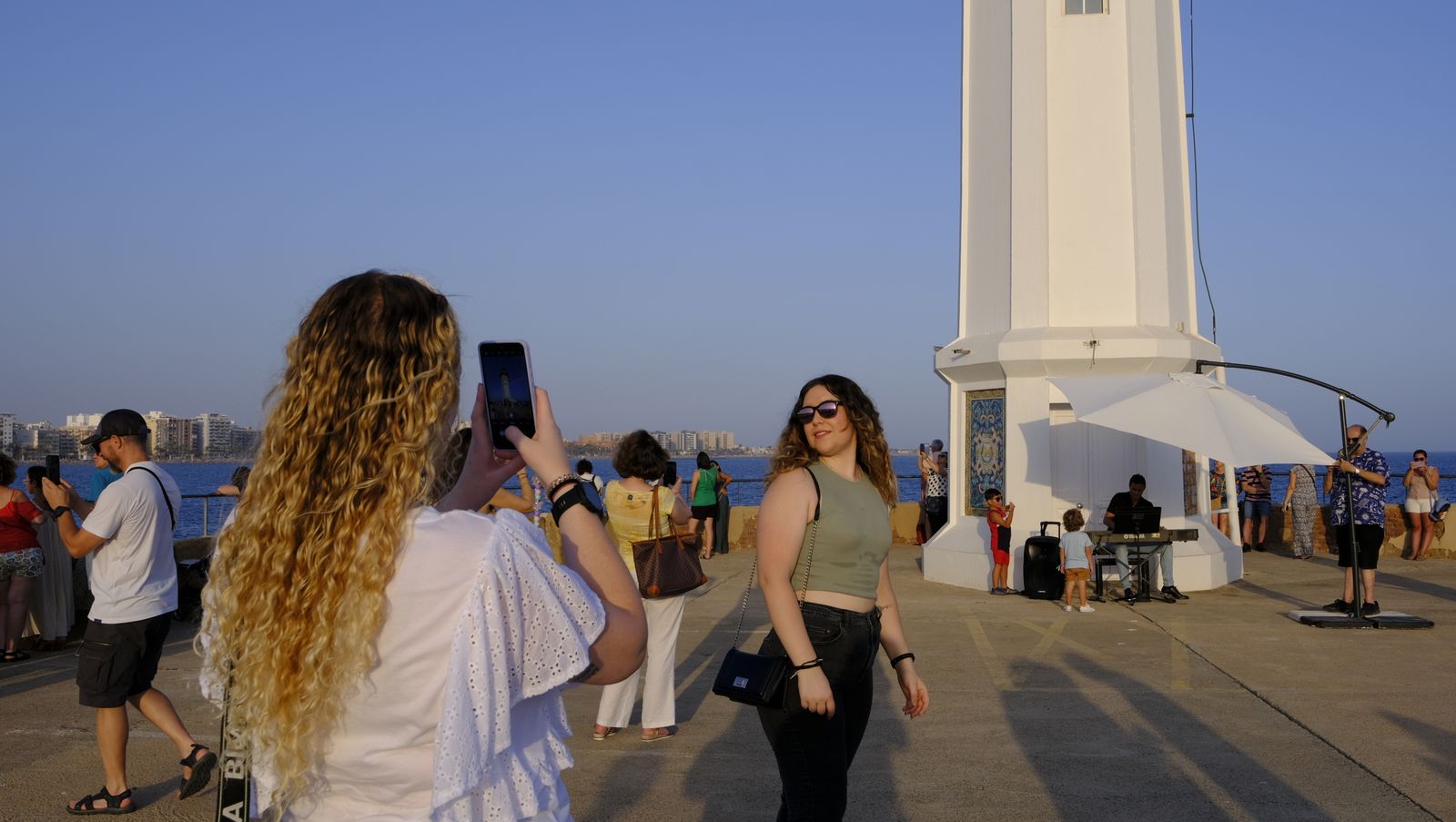 Atardecer en el Faro, organizado por la Autoridad Portuaria de Almería