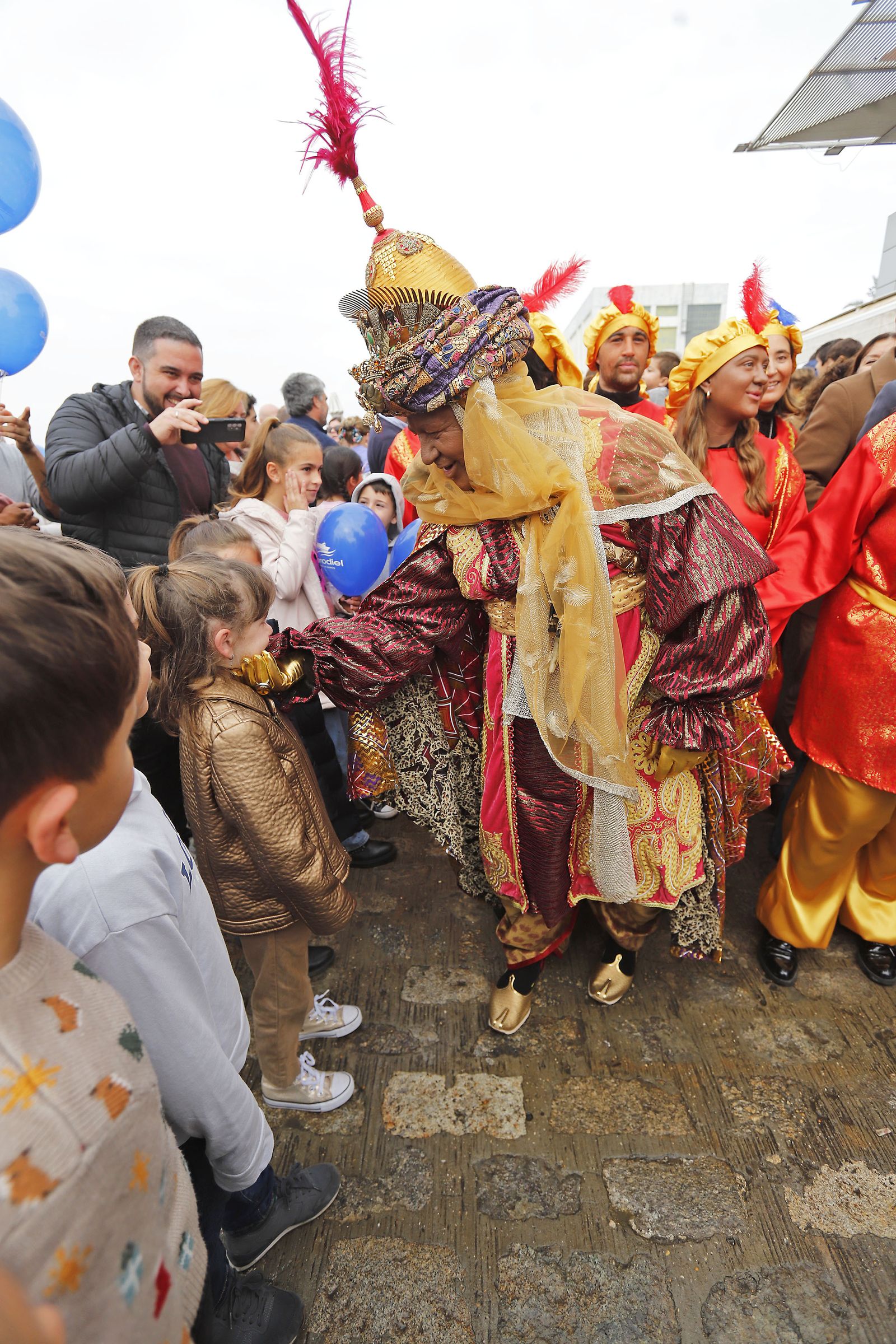 Imágenes de la mágica llegada de los Reyes Magos y la Estrella de la Ilusión a Huelva en barco