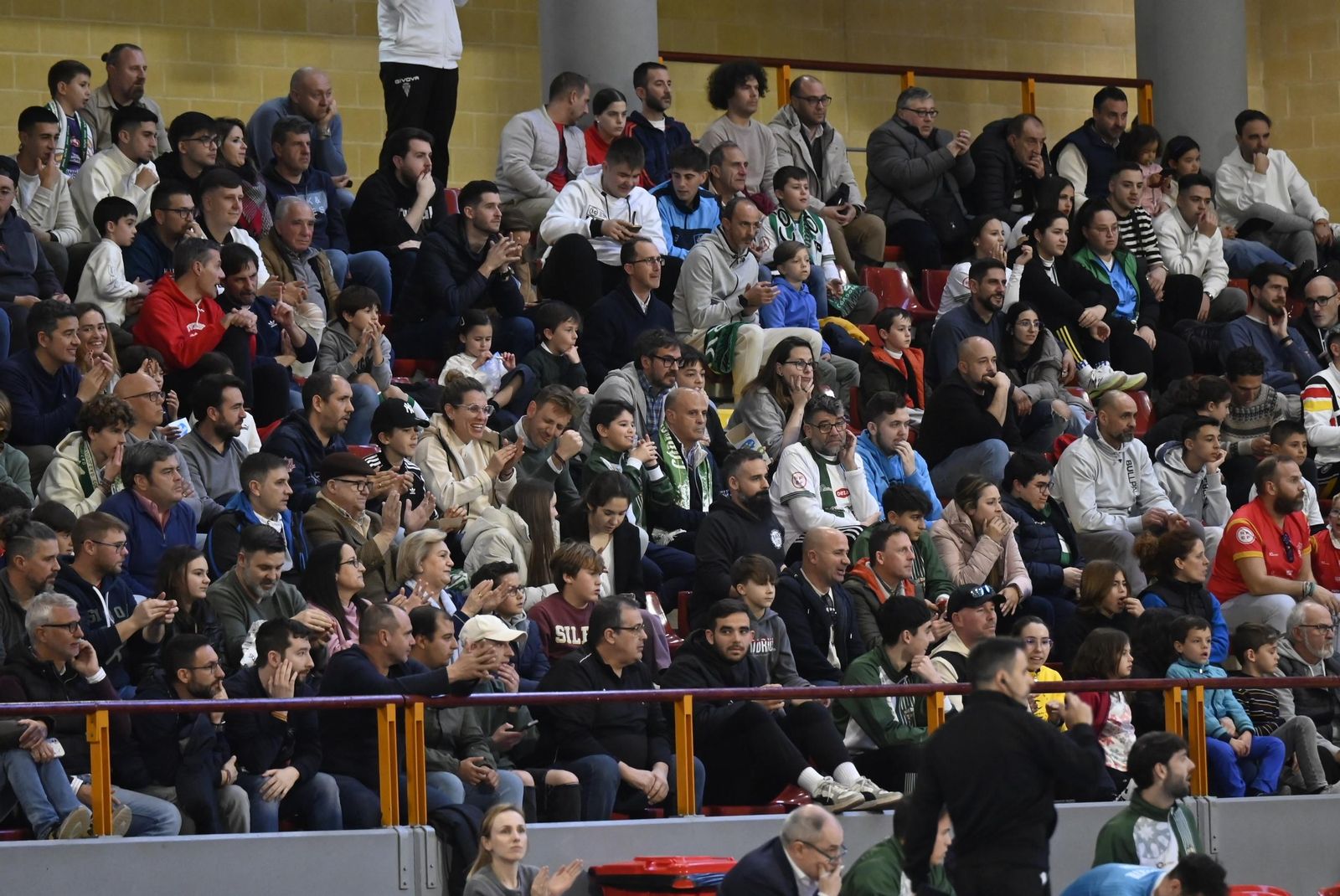 Las mejores fotos del ambiente en Vista Alegre para el Córdoba Futsal - Ribera Navarra