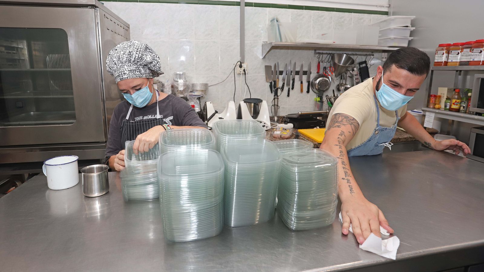 Los fogones que preparan los menús del Comedor del Carmen de Algeciras