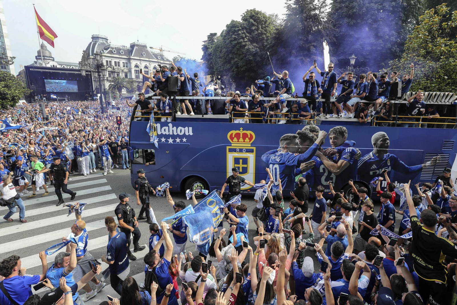 Las fotos del ascenso del Oviedo ante el Mirandés