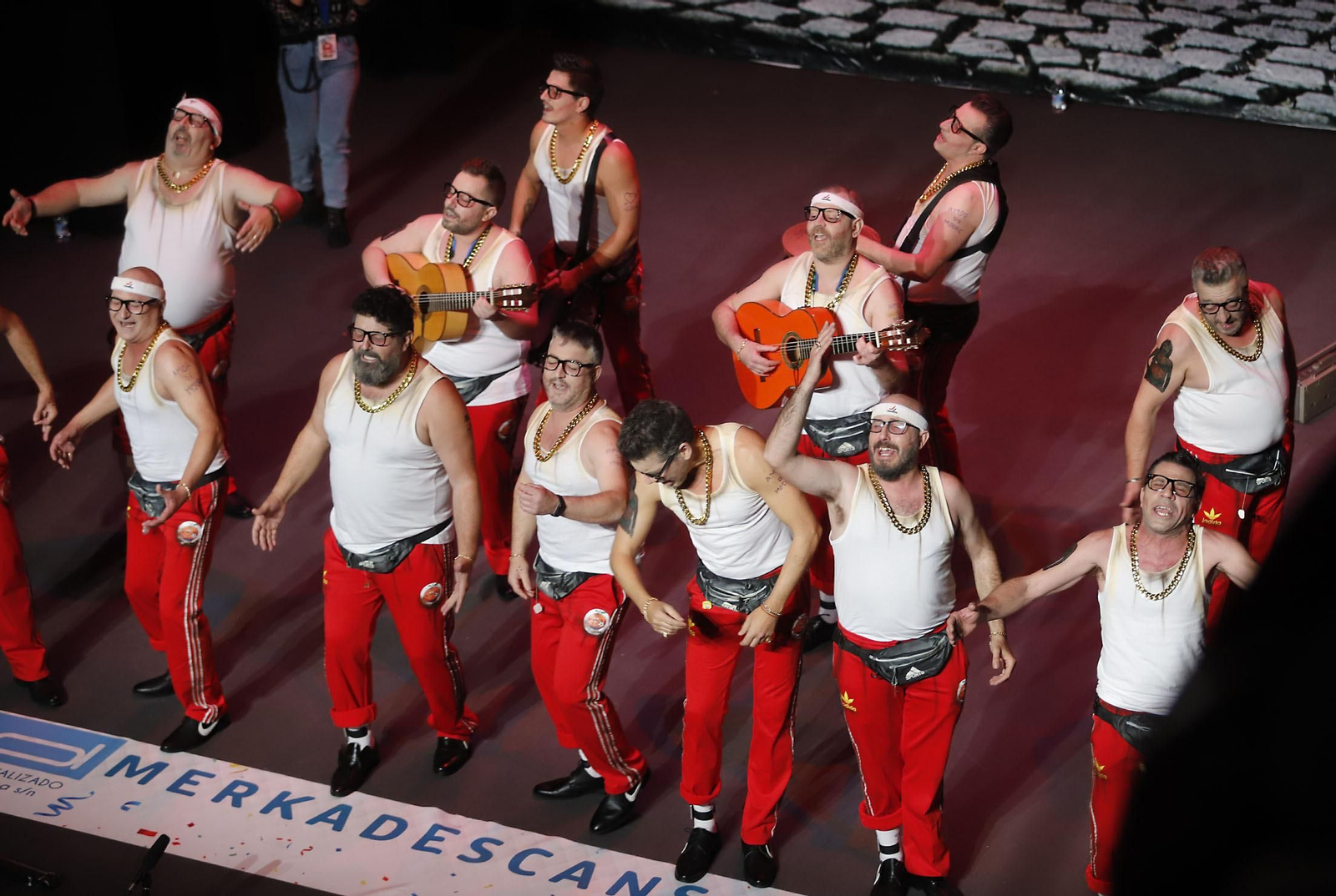 Imágenes de la actuación de la murga de Huelva Los Yoyas en el Carnaval Colombino