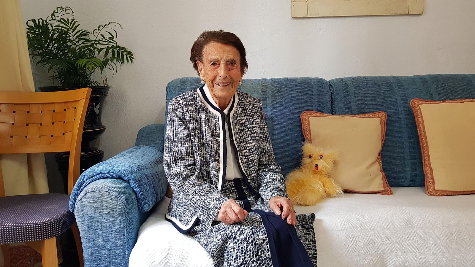 María Valadez, en el salón de su casa.