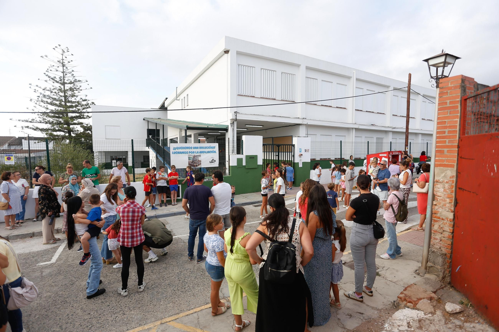 Manifestación de los alumnos y las familias del CEIP Aljibe de Jimena.