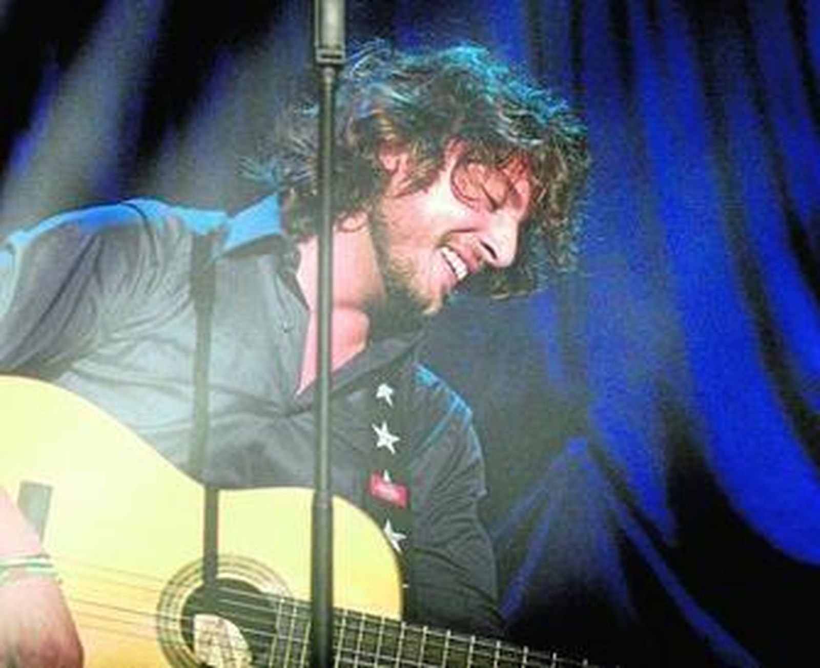 Manuel Carrasco actúa esta noche en el Palacio de Deportes.