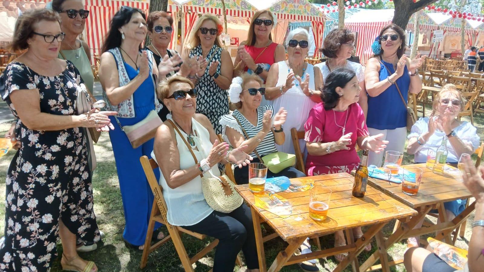 Búscate en las imágenes del Día de la Mujer de la Feria de San Fernando 2024