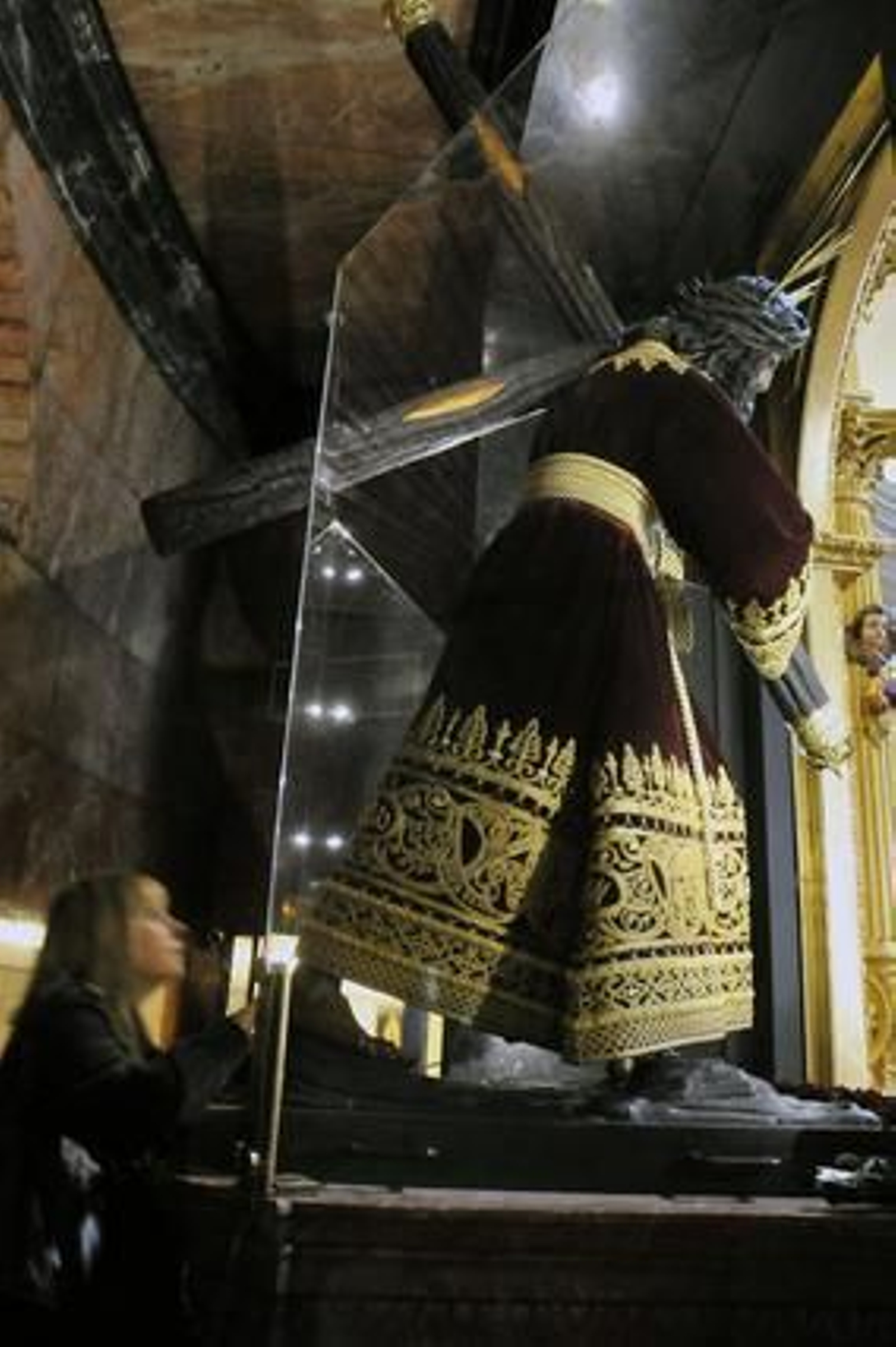El Señor del Gran Poder en besapié en la basílica de San Lorenzo.

Foto: Juan Carlos Vázquez