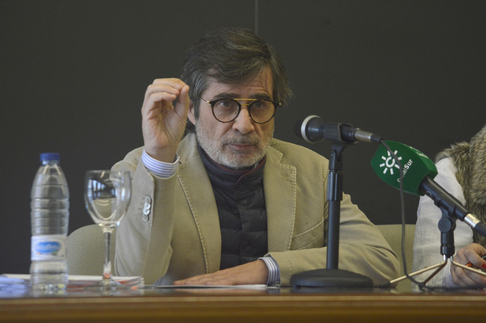 Carlos González, durante su última comparecencia de prensa como propietario del Córdoba CF. Carlos González, durante su última comparecencia de prensa como propietario del Córdoba CF.