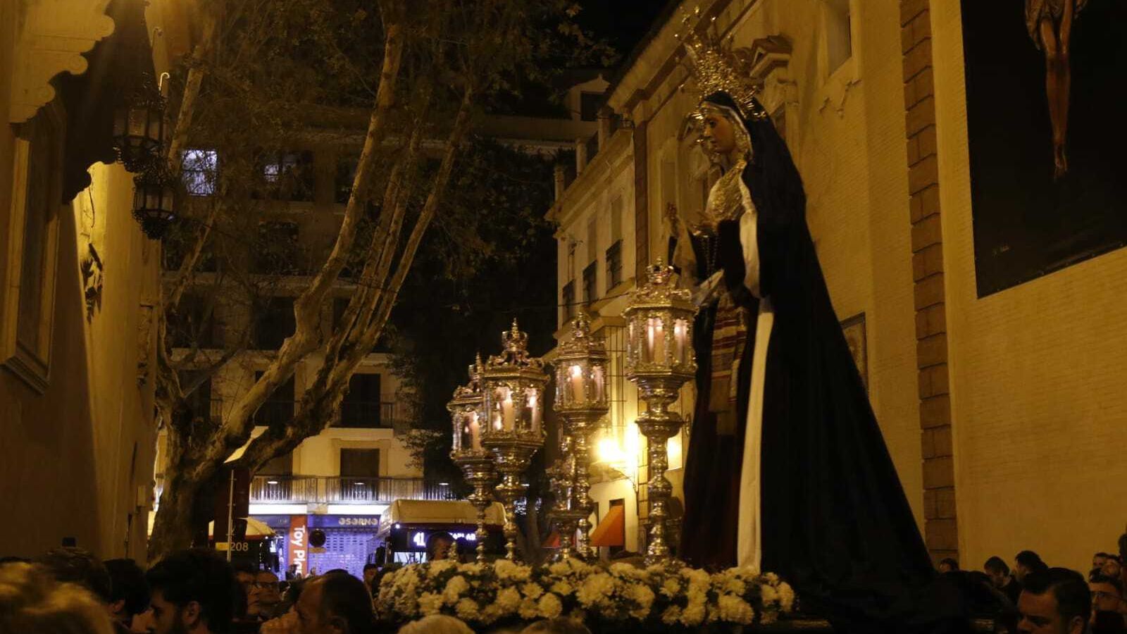 La Virgen de Montserrat en su traslado a la Magdalena.