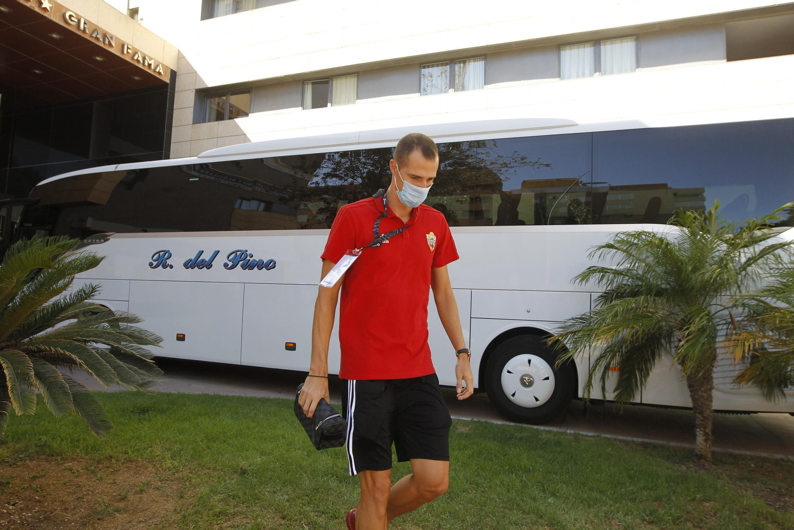 Fotogalería de la afición del Almería antes del partido ante el Girona