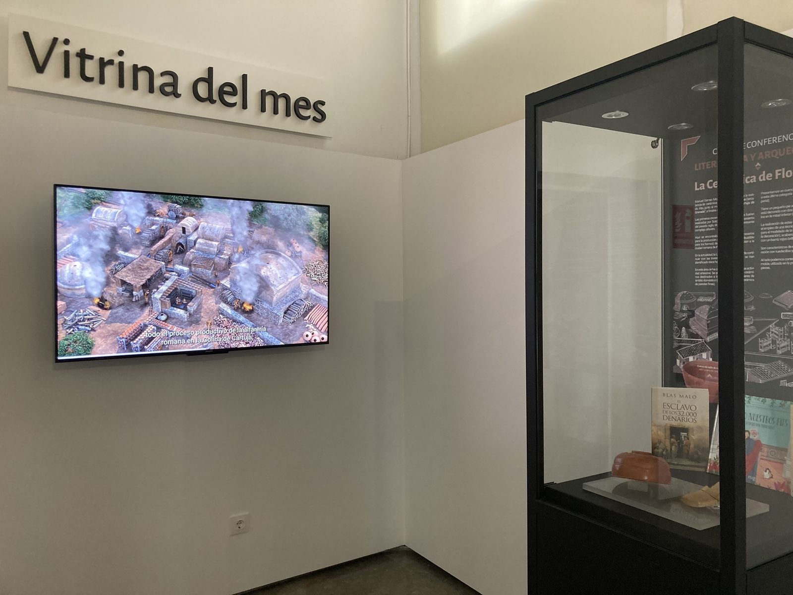 Vitrina del mes en el Museo Arqueológico y Etnográfico de Granada con el Alfar romano de Cartuja.