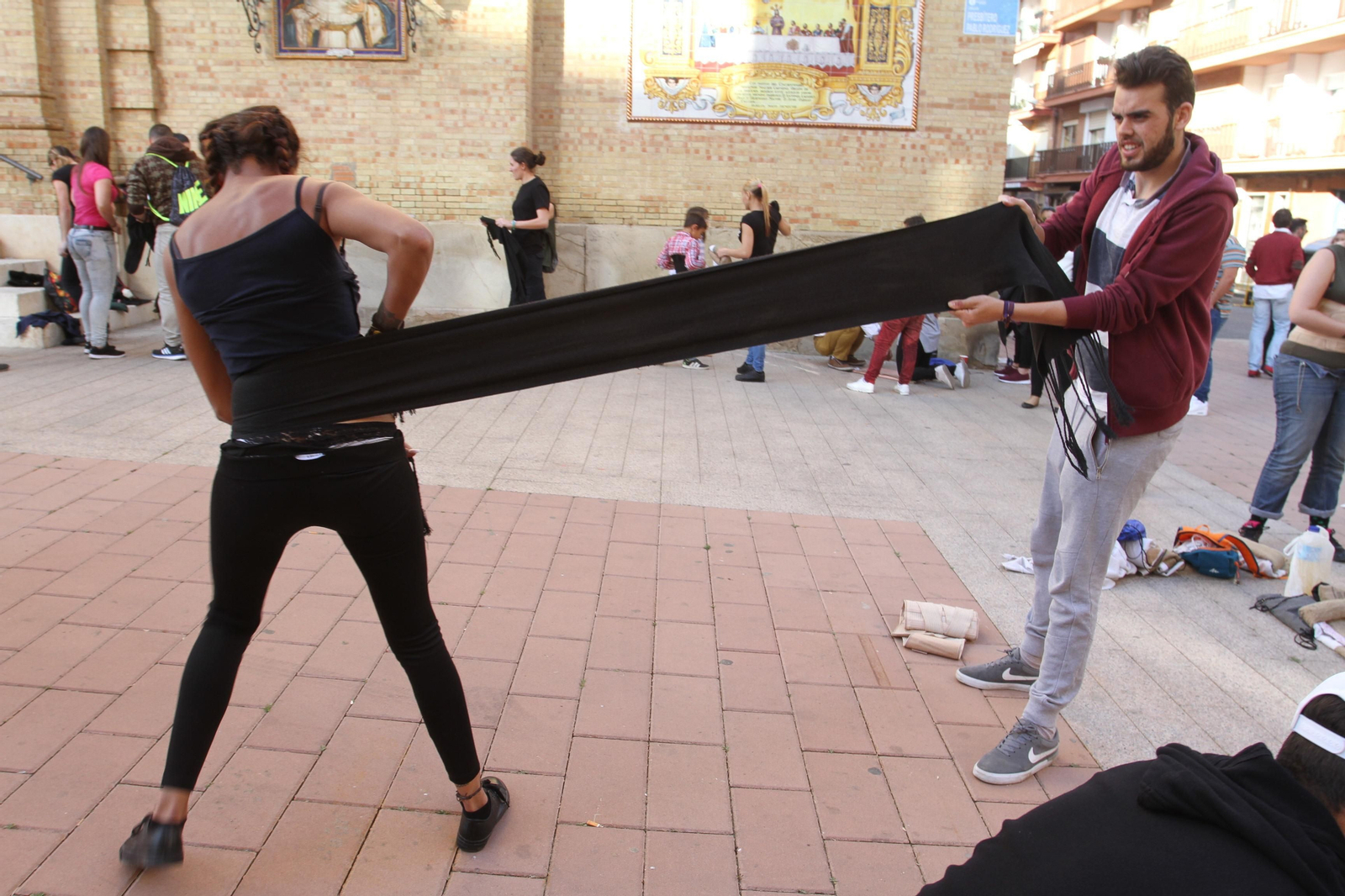 El ensayo de la cuadrilla de mujeres de la Hermandad del Santo Entierro, en imágenes