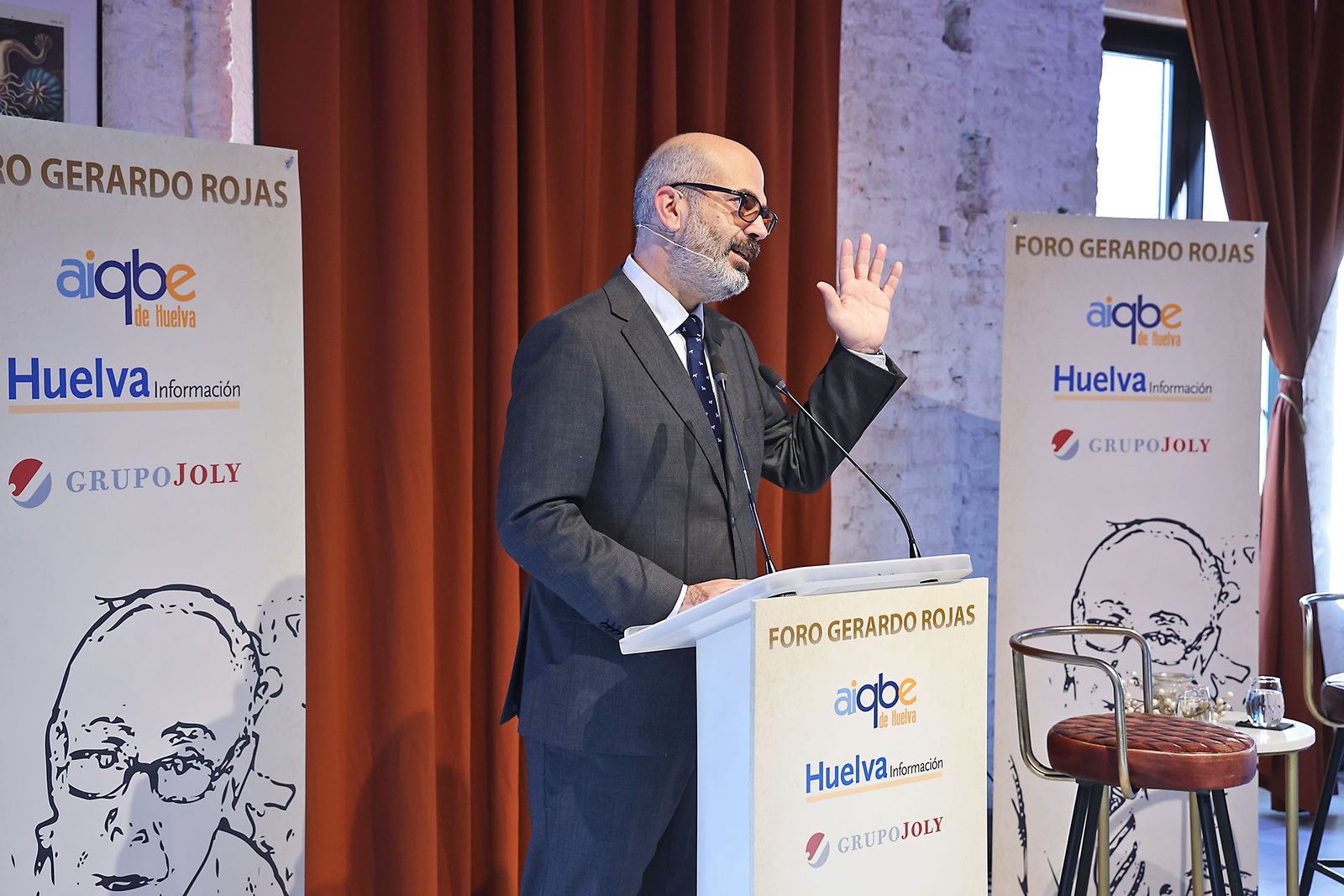 Fotografías del Foro Gerardo Rojas con la intervención de Arturo Gonzalo Aizpiri Consejero Delegado de Enagás