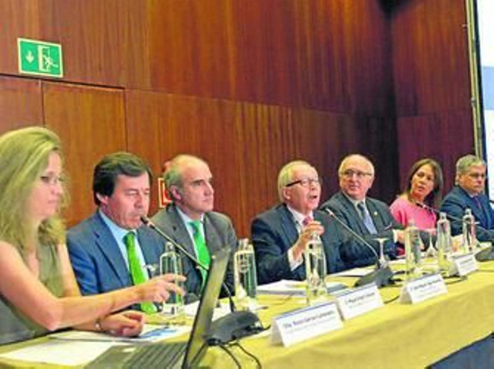 Los participantes durante la celebración del coloquio.