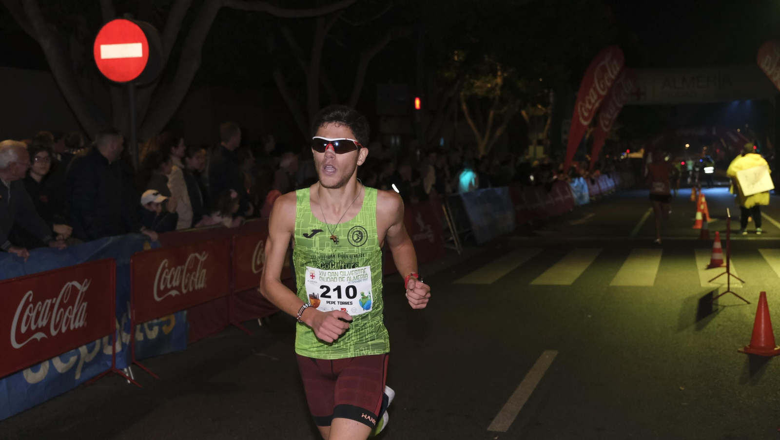 Imágenes de la XIV edición de la San Silvestre de Almería