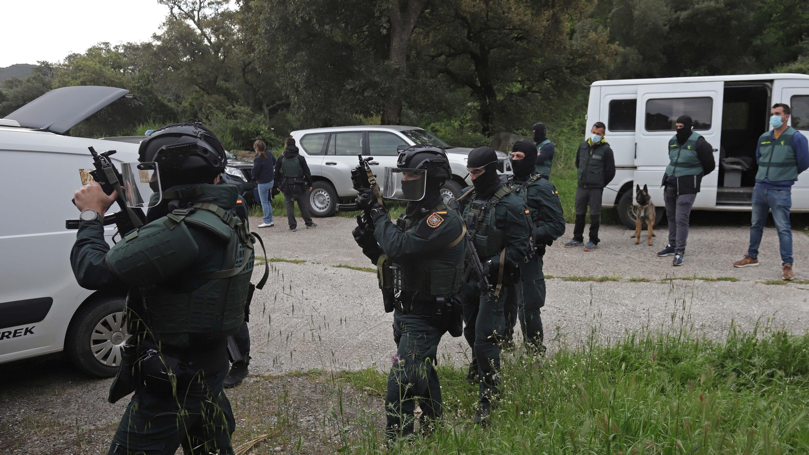 Fotos de los registros de la Guardia Civil en Benharás