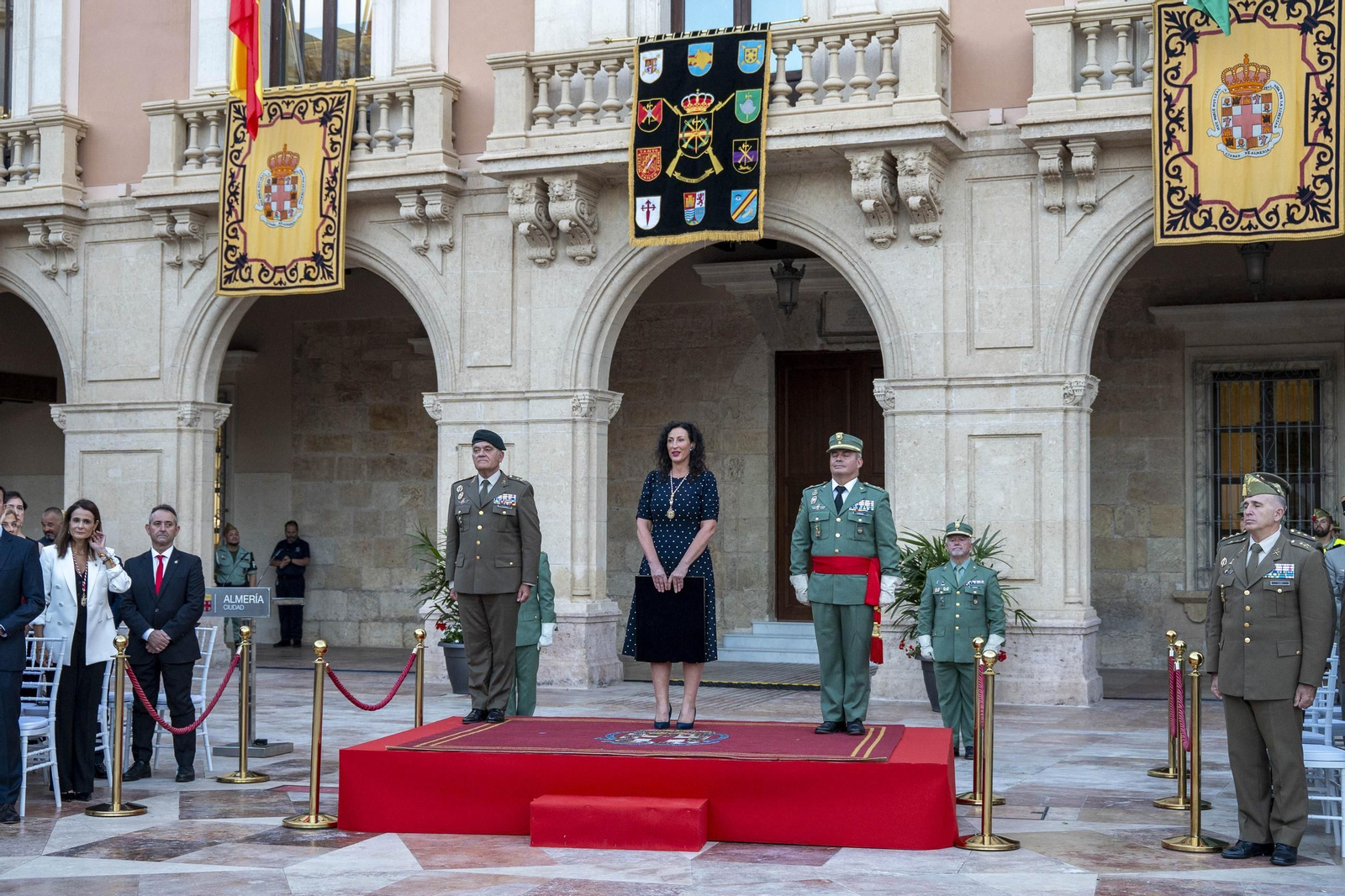 El Escudo de Oro de la ciudad de Almería a la Legión, en imágenes