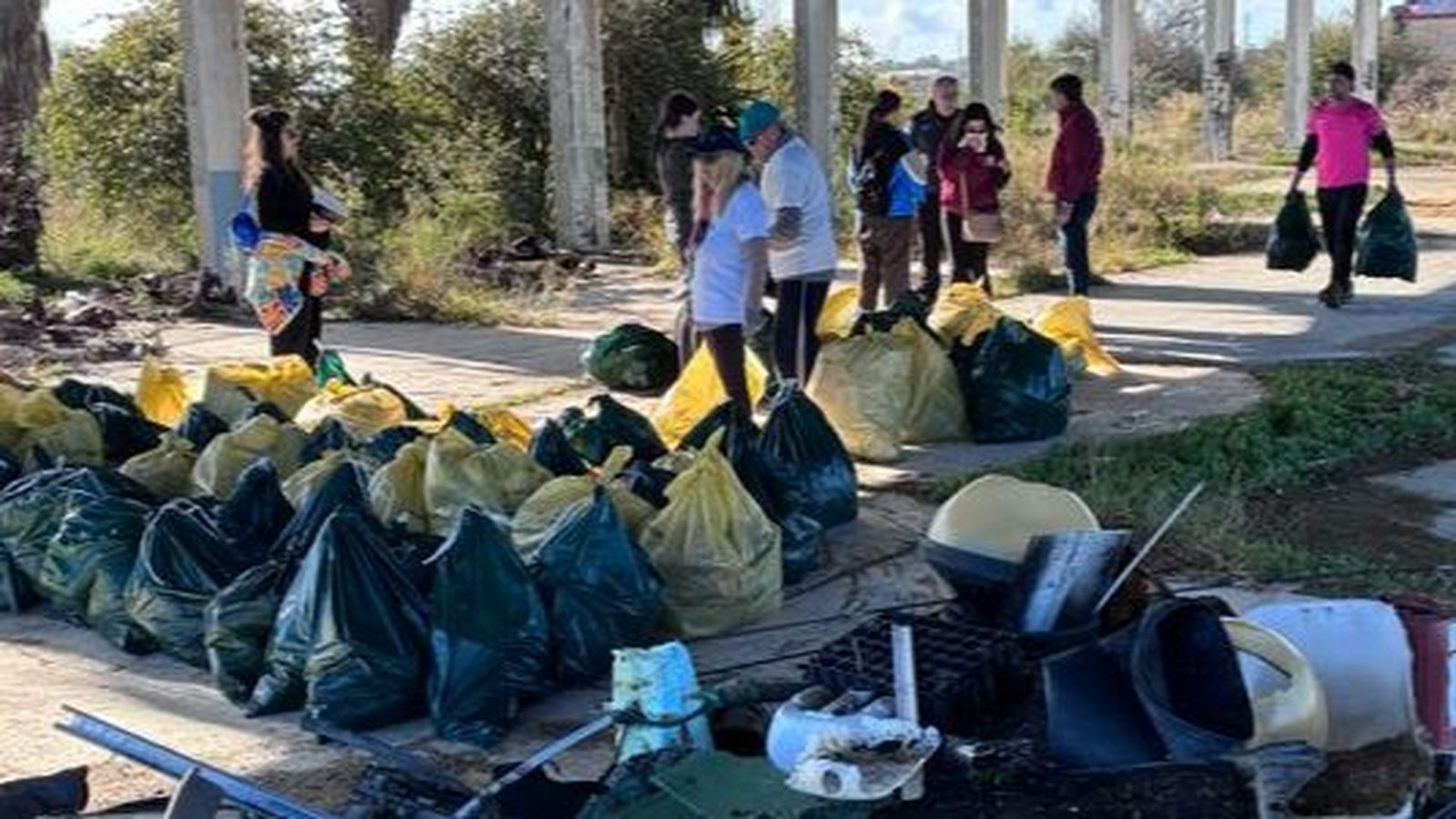 Una imagen de la jornada de limpieza.